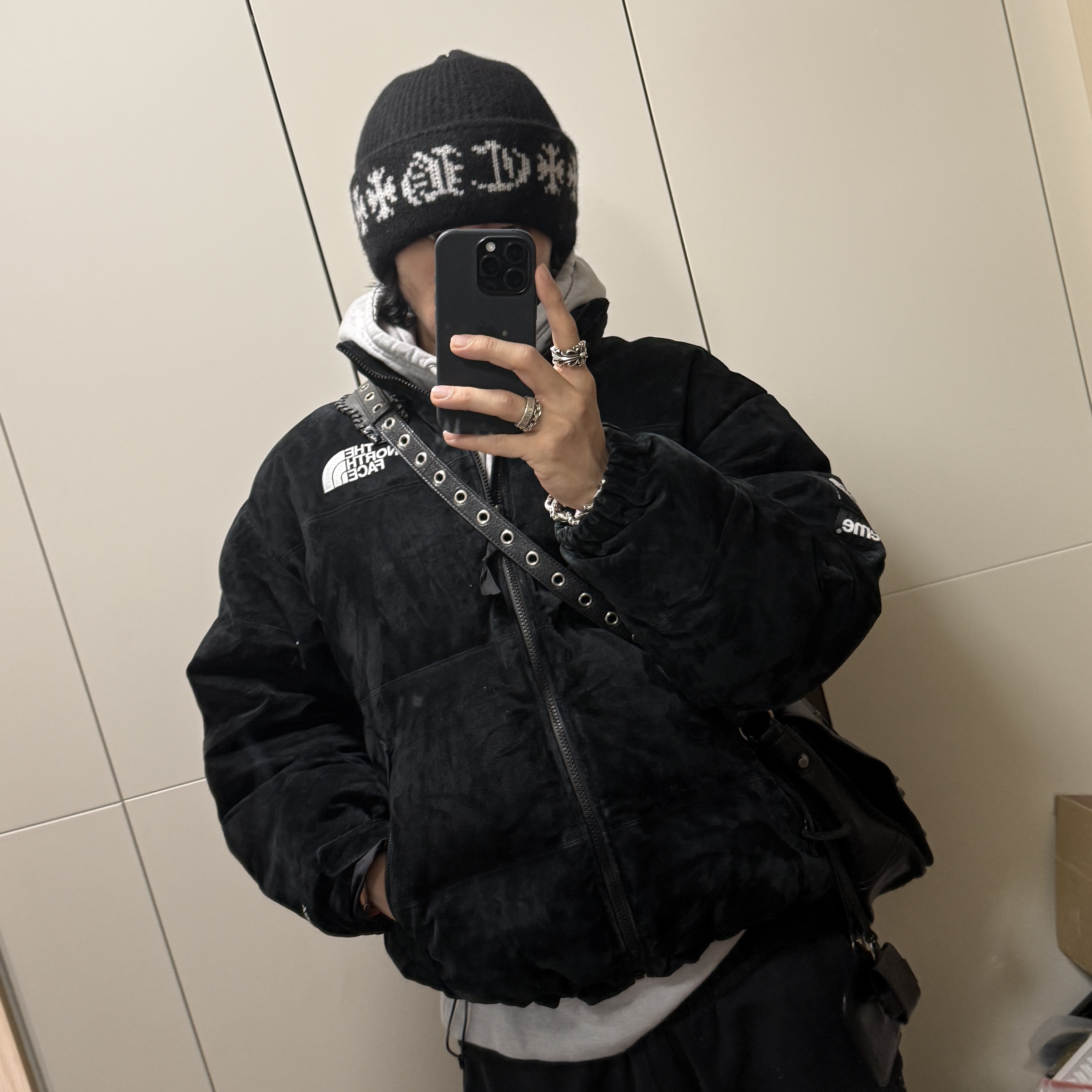 Supreme x The North Face Suede Nuptse Jacket Black - 23FW, Chrome Hearts Big Daddy Cashmere Beanie Black 착용 스타일