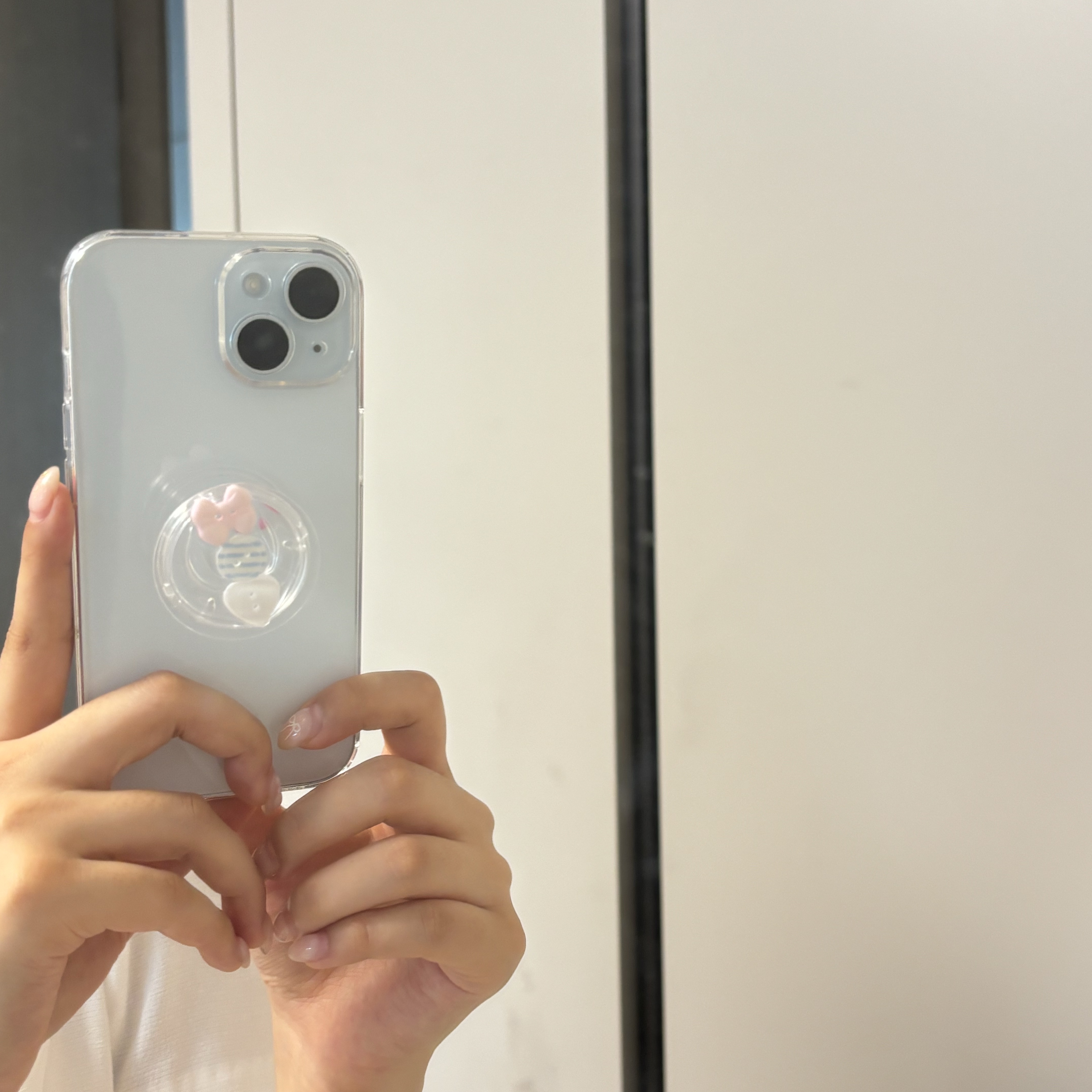 Apple iPhone 15 256GB Blue (Korean Ver.) 착용 스타일