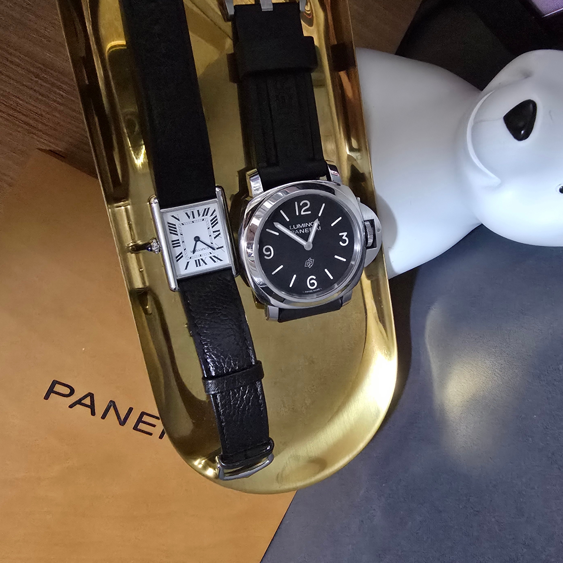 Cartier Tank Must Watch Large Quartz Steel Calfskin Black 착용 스타일
