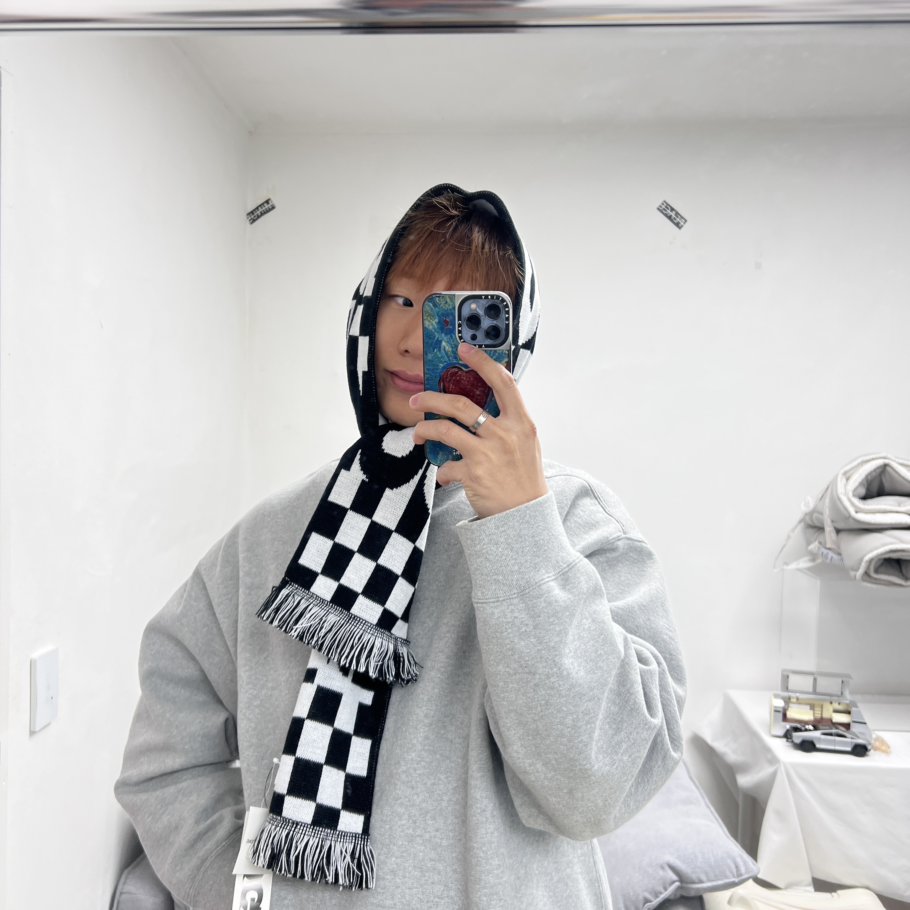 CDG Logo Check Muffler White Black, CDG Logo Check Muffler Blue 착용 스타일 - 2