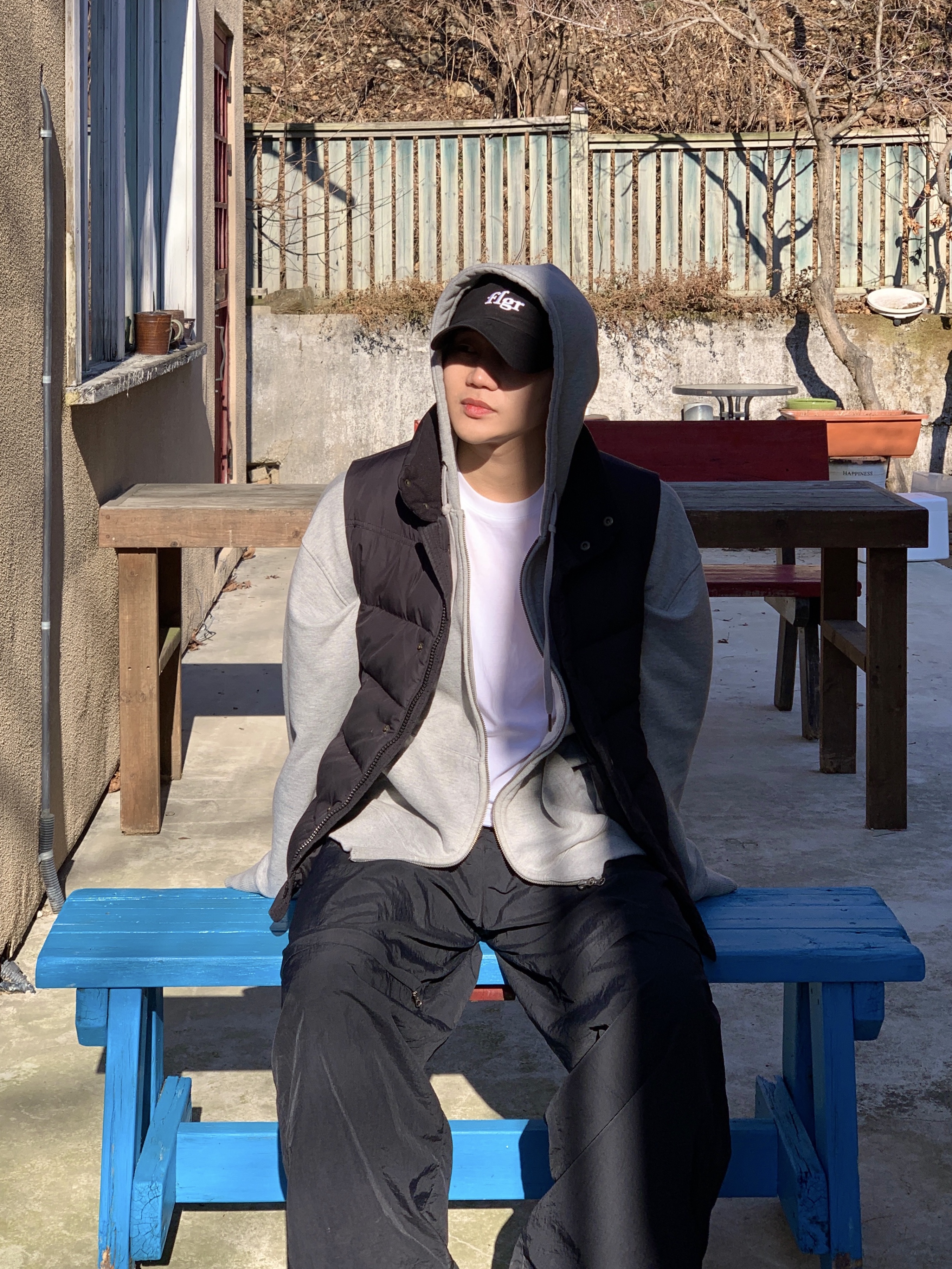 Adidas Ozweego Core Black 착용 스타일 - 4