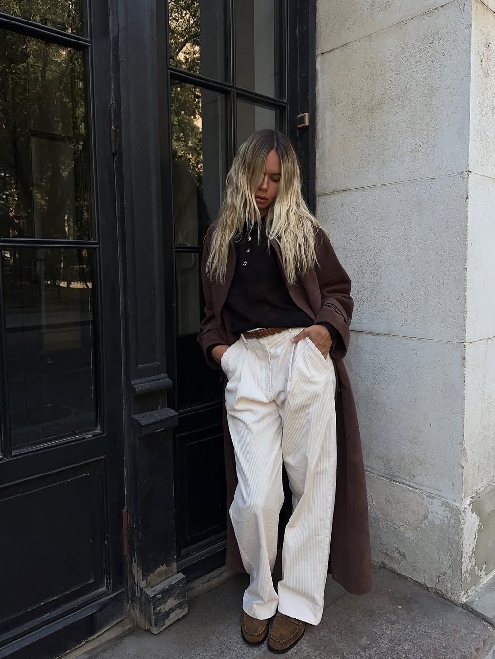 Fielders Woman Classic Corduroy Pants Ivory, IAB Studio Corduroy Pants Cream Mud 착용 스타일 - 2