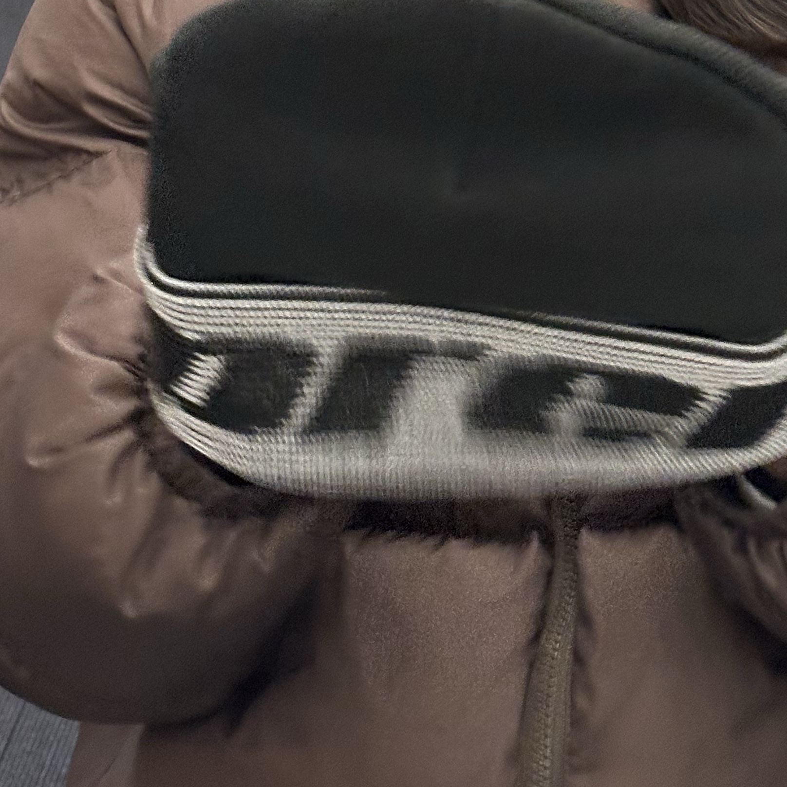 Supreme Reflective Jacquard Beanie Black - 24FW 착용 스타일