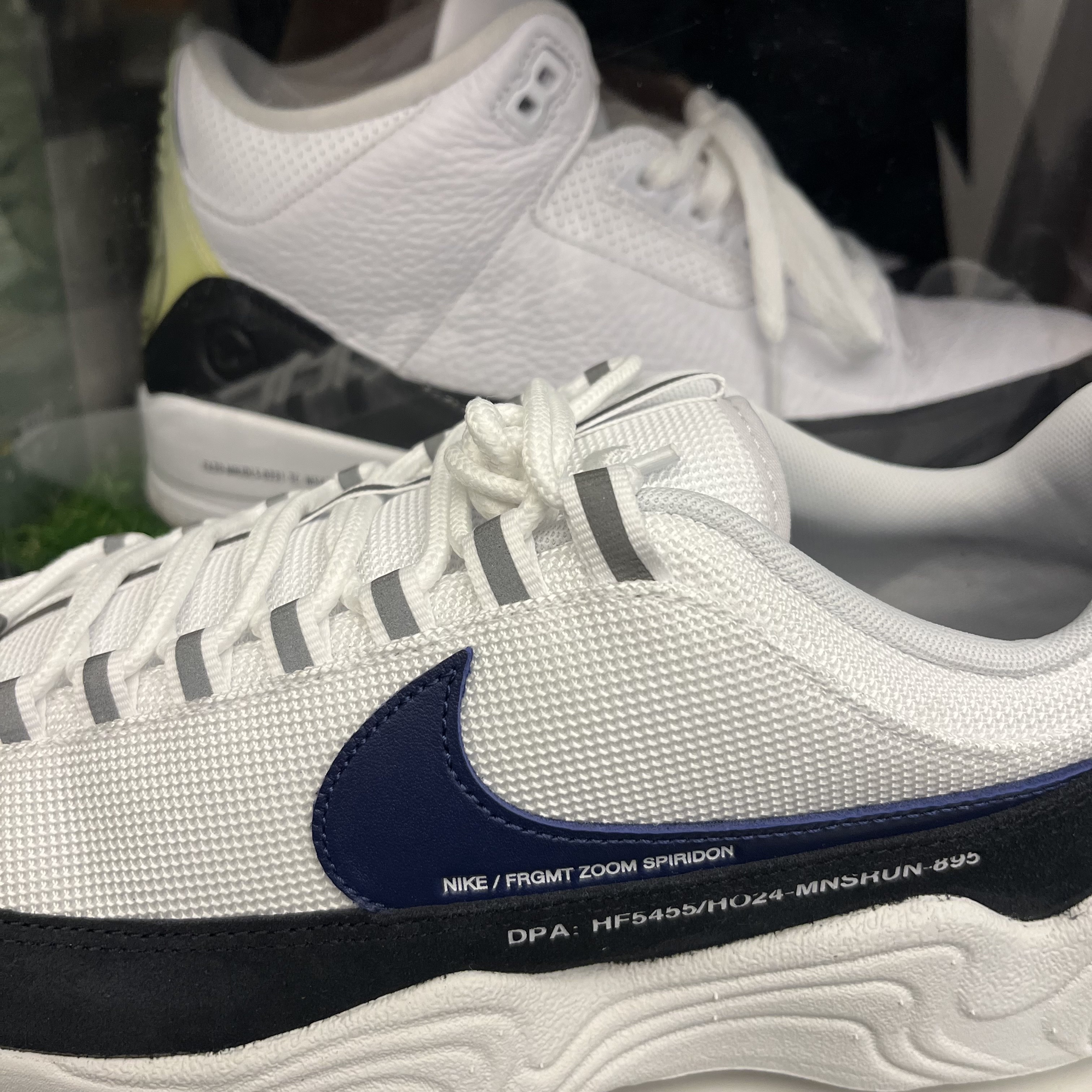 Nike x Fragment Air Zoom Spiridon Blue Void, Jordan 3 x Fragment Retro SP White Black 착용 스타일 - 1