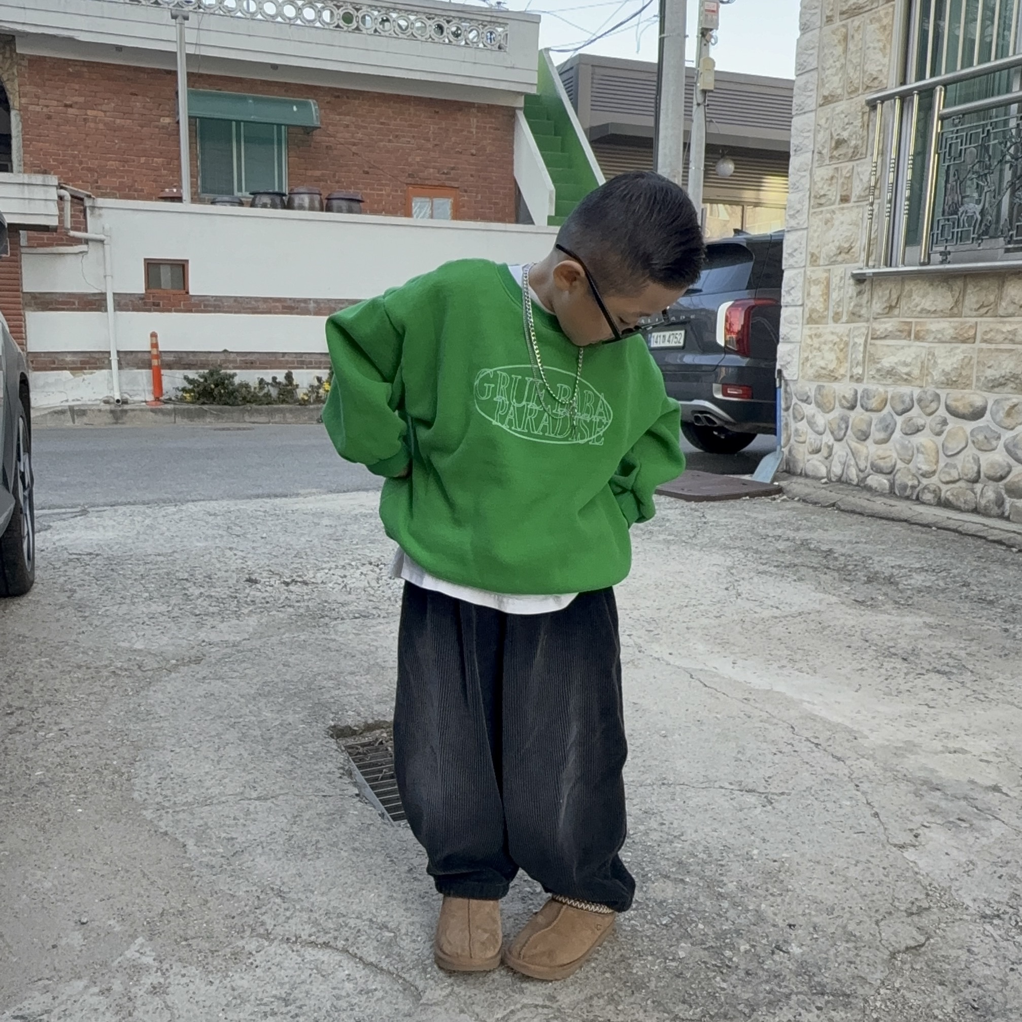 (Kids) UGG Tasman II Slipper Chestnut 착용 스타일 - 4