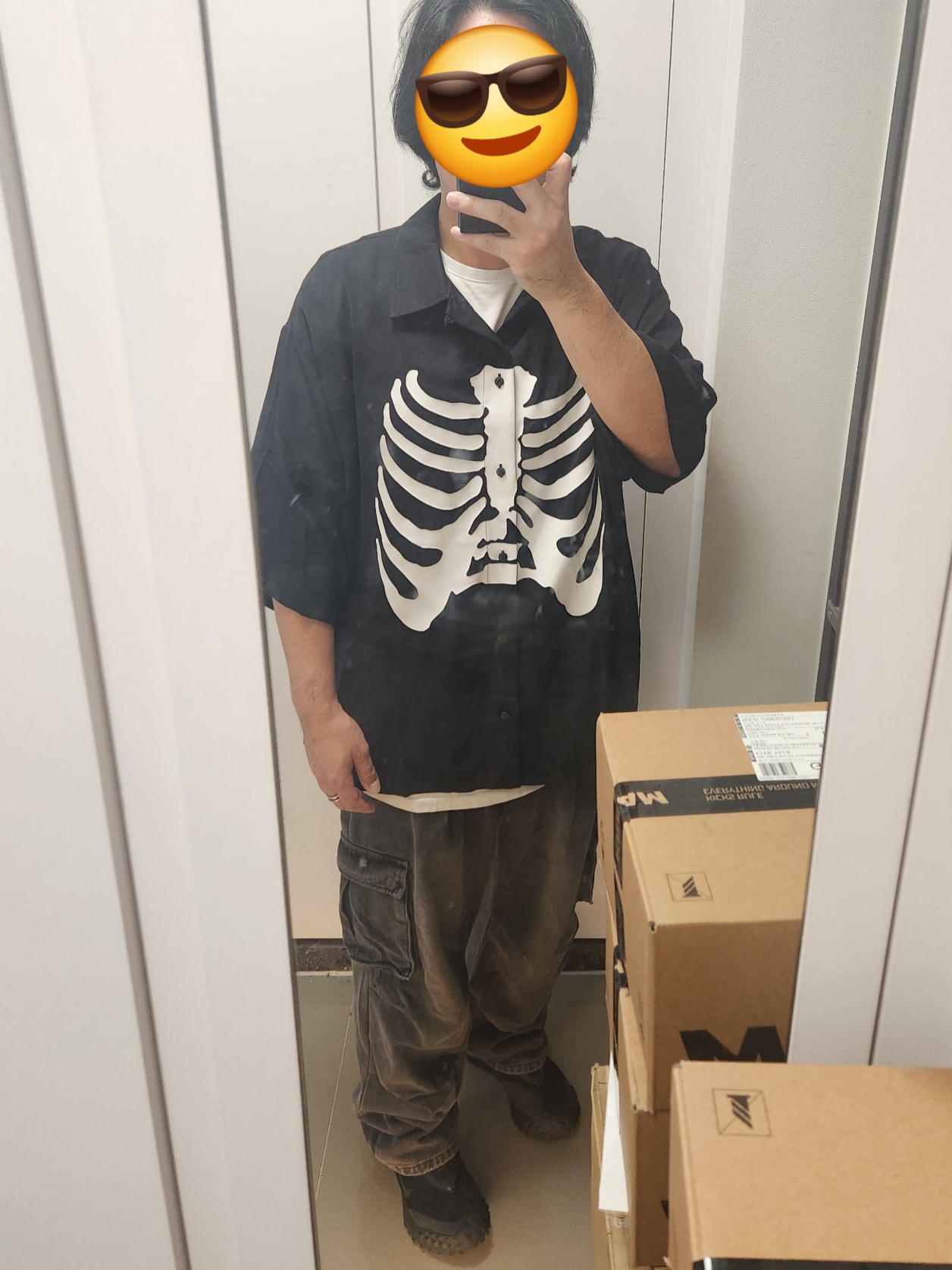 Vans x Mark SBTG Skelleton Short Sleeve Shirt Black, Nike ACG Mountain Fly Gore-Tex Black and Dark Grey 착용 스타일