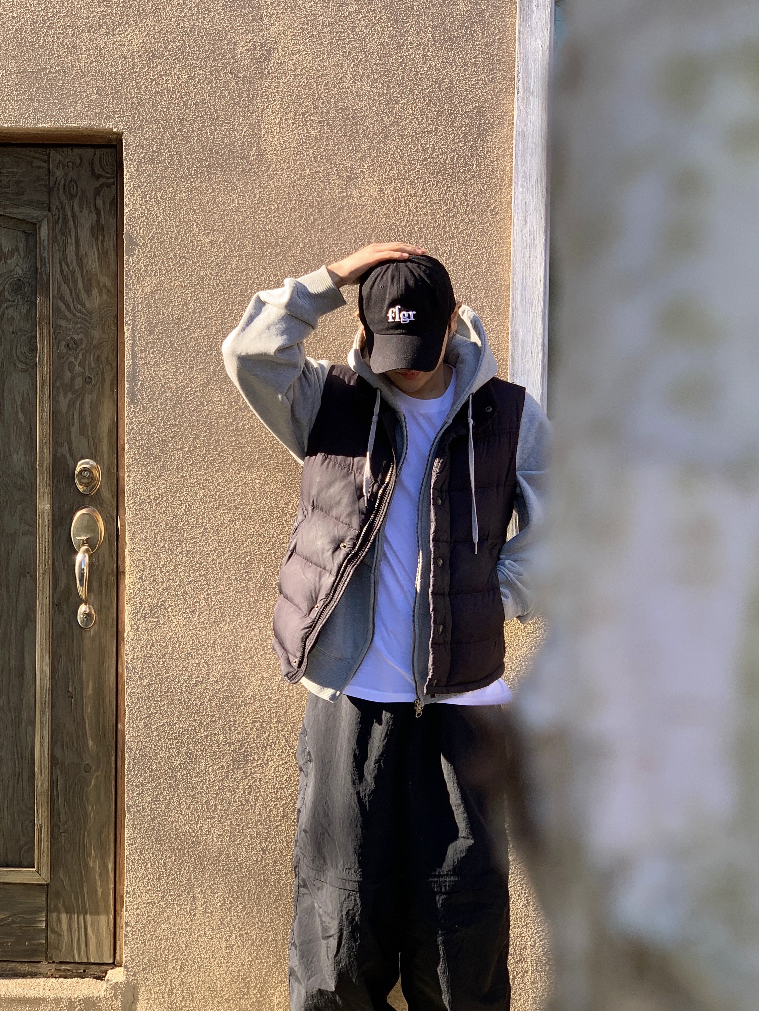 Adidas Ozweego Core Black 착용 스타일 - 2