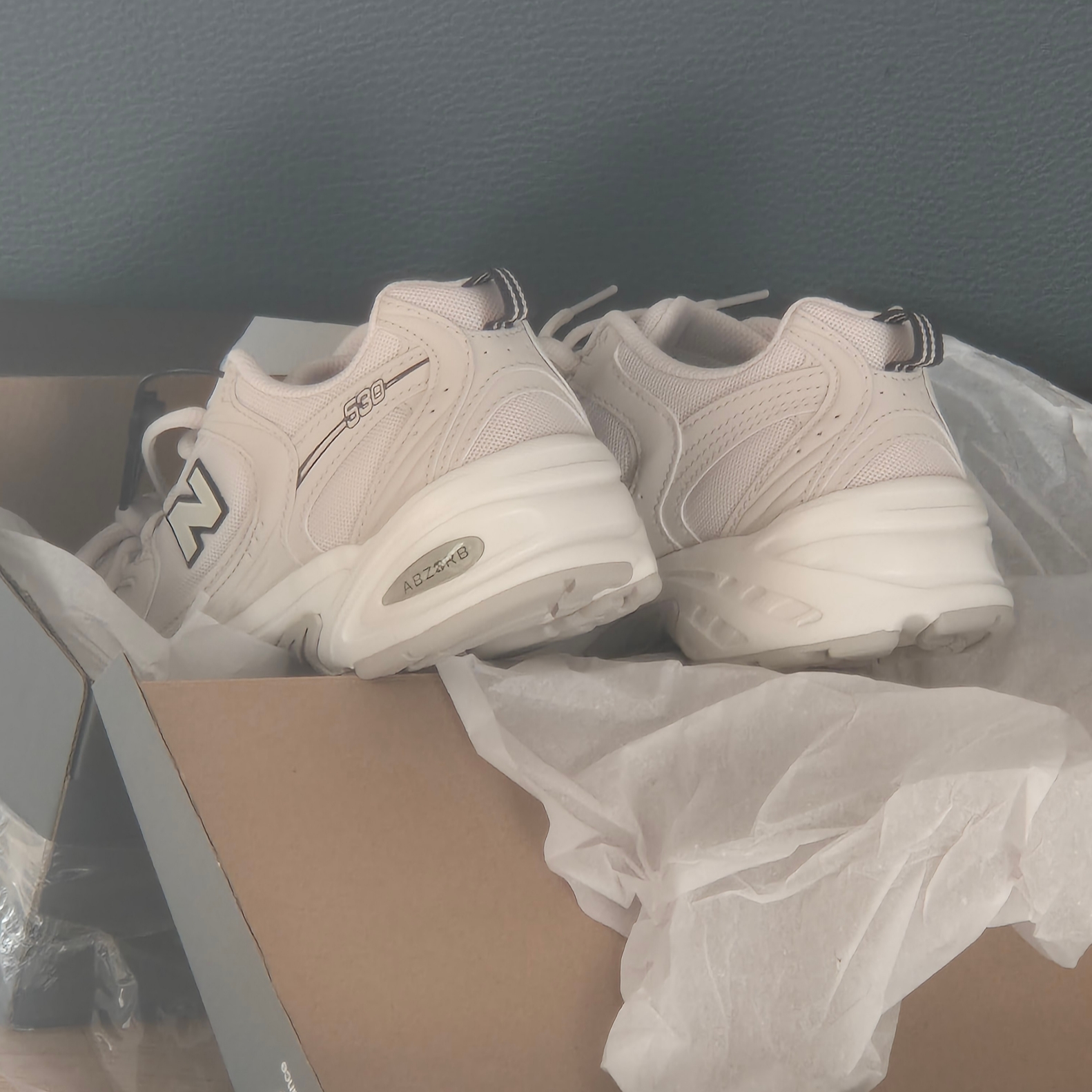 New Balance 530 Ivory 착용 스타일