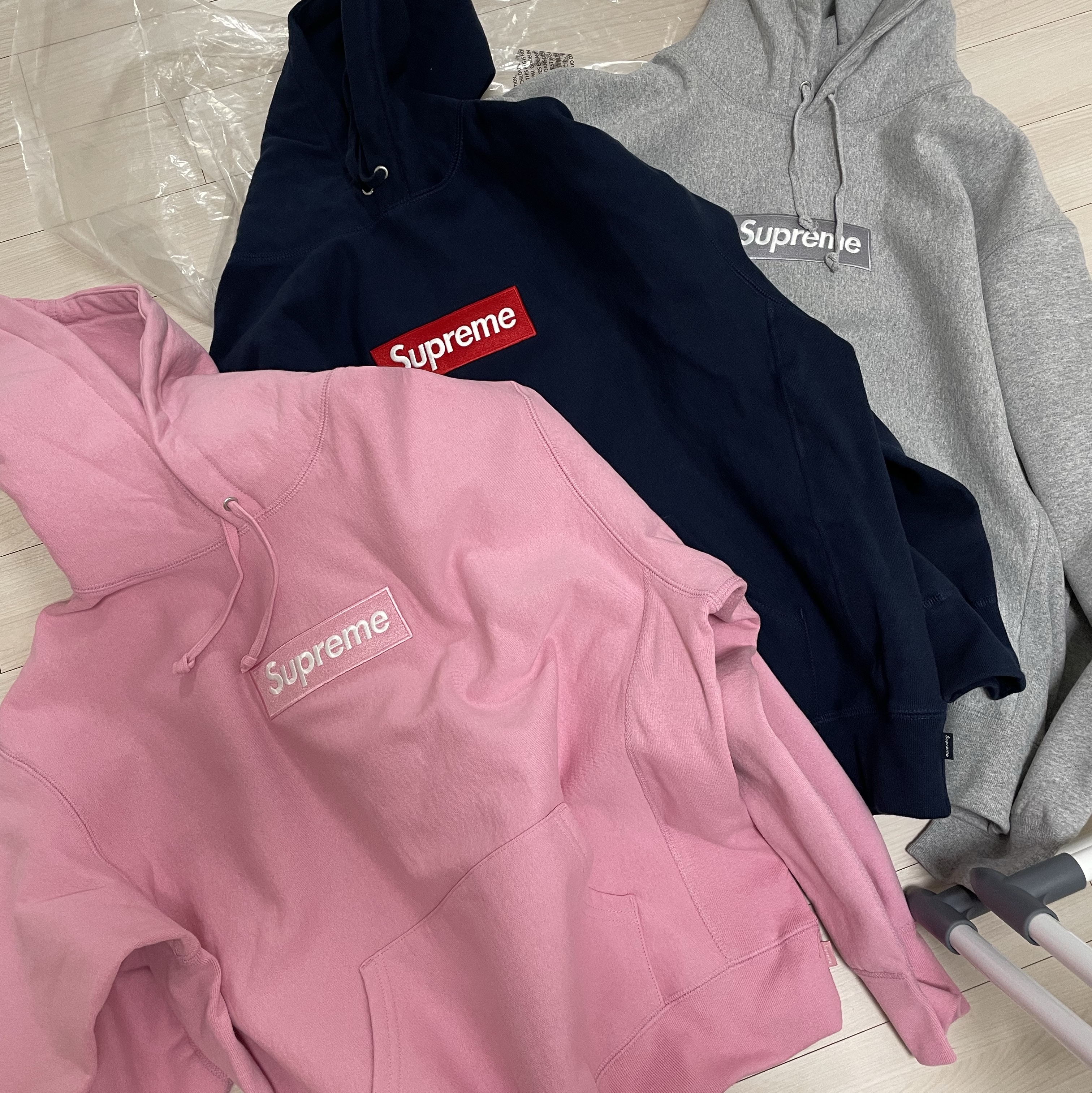 Supreme Box Logo Hooded Sweatshirt Navy - 24FW, Supreme Box Logo Hooded Sweatshirt Dusty Pink - 24FW 착용 스타일