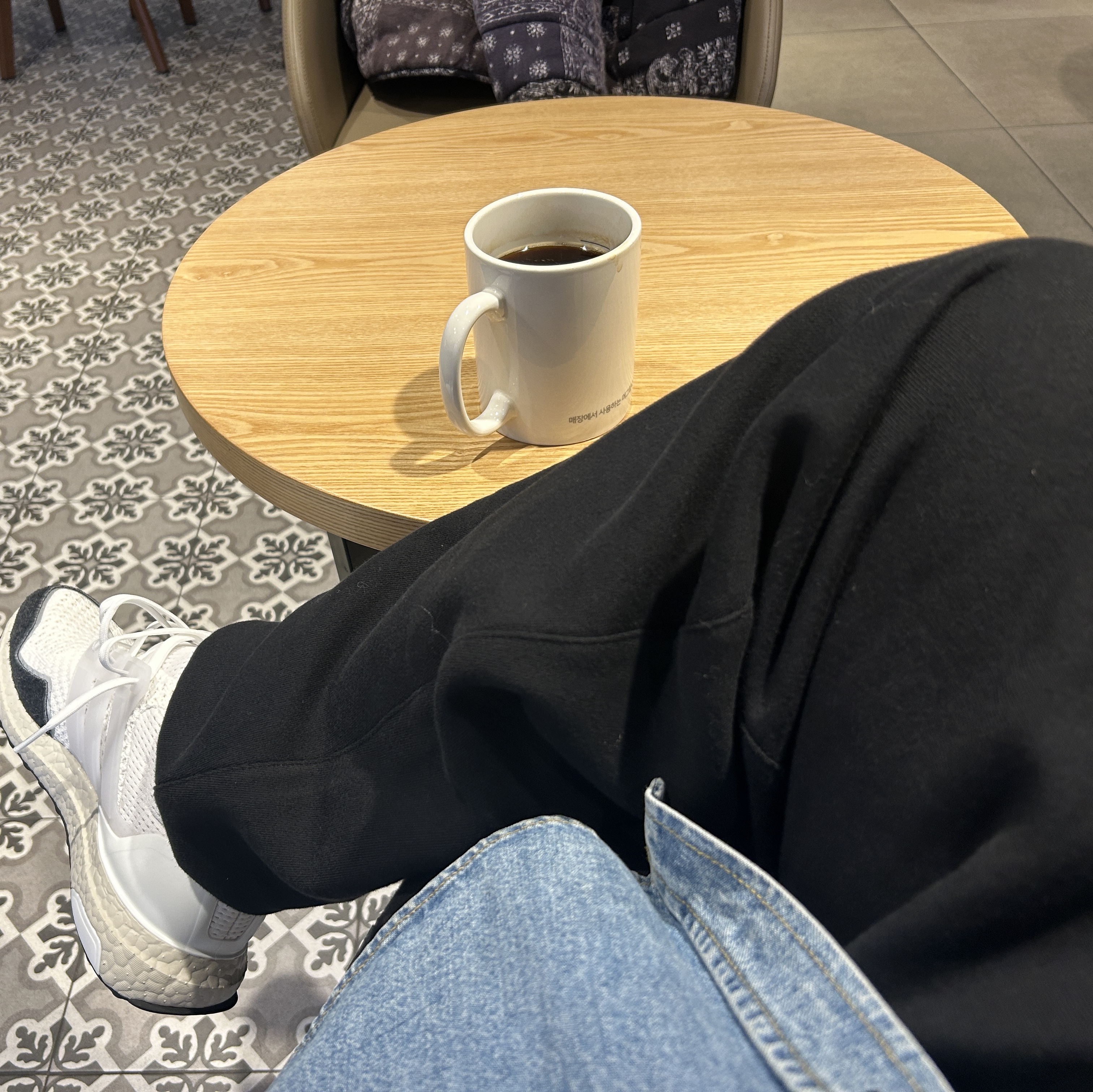 Adidas Ultraboost 1.0 Cloud White Core Black 착용 스타일