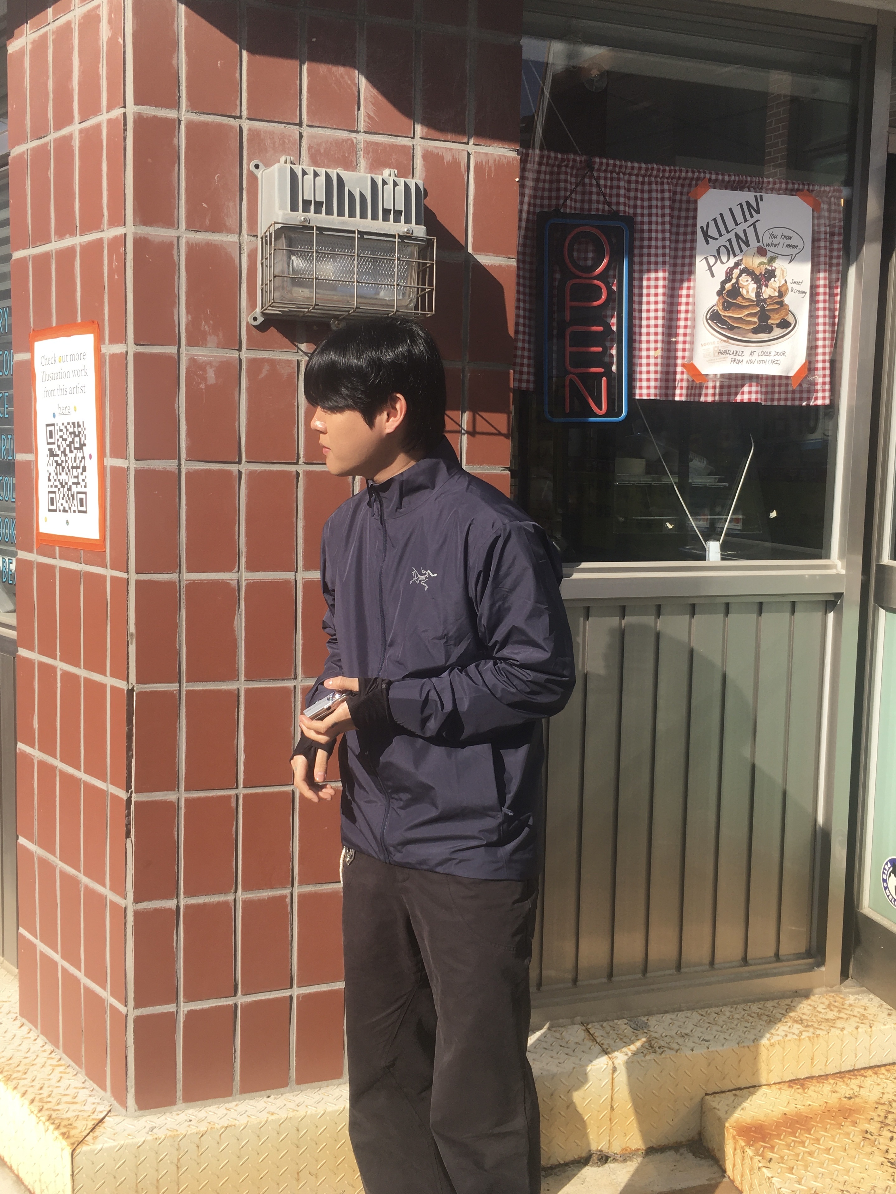 Arc'teryx Solano Jacket Black Sapphire 착용 스타일 - 2