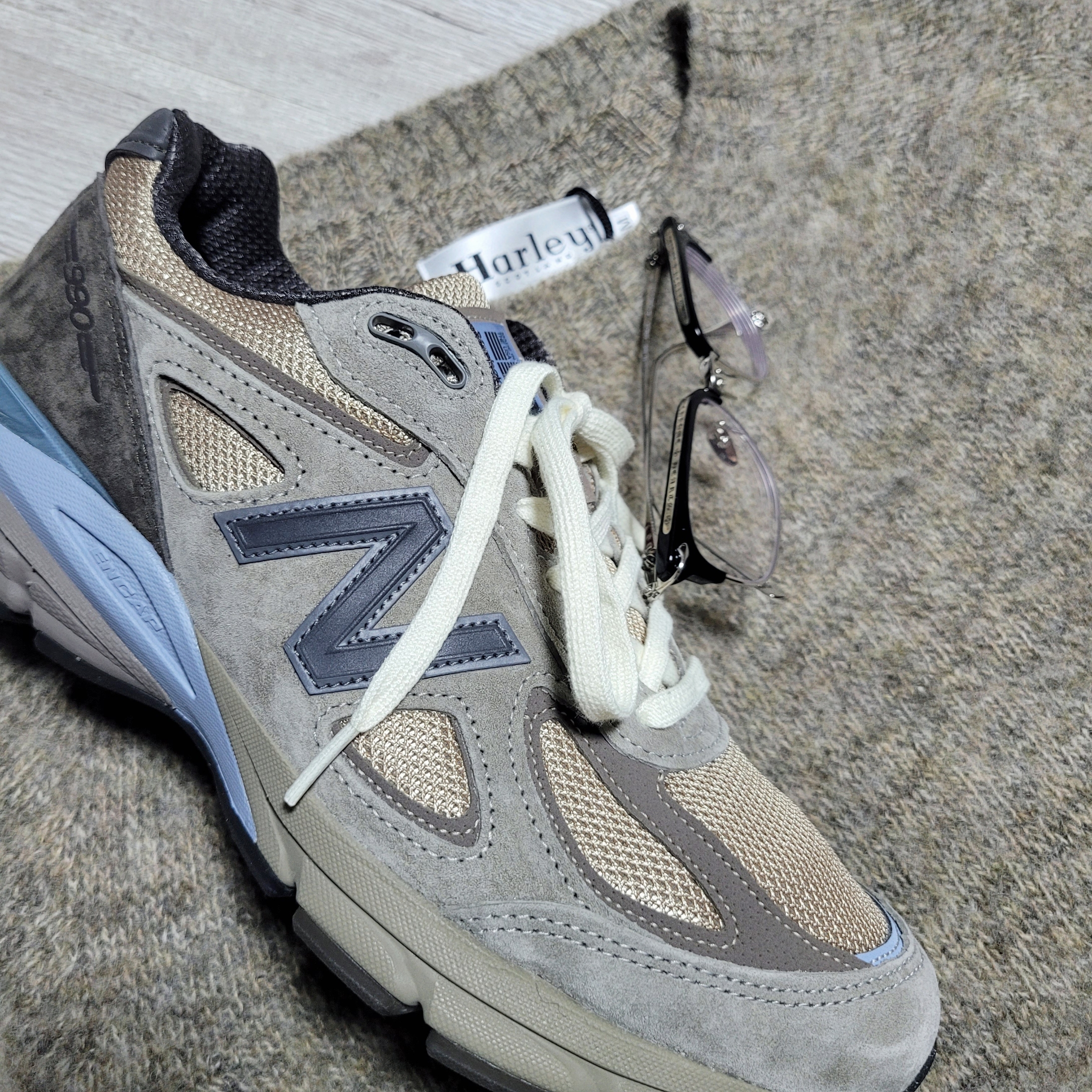 New Balance x Auralee 990v4 Made in USA London Fog, Chrome Hearts Sluntradiction 54 Black Shiny Silver - Titanium Nose Pad 착용 스타일 - 2