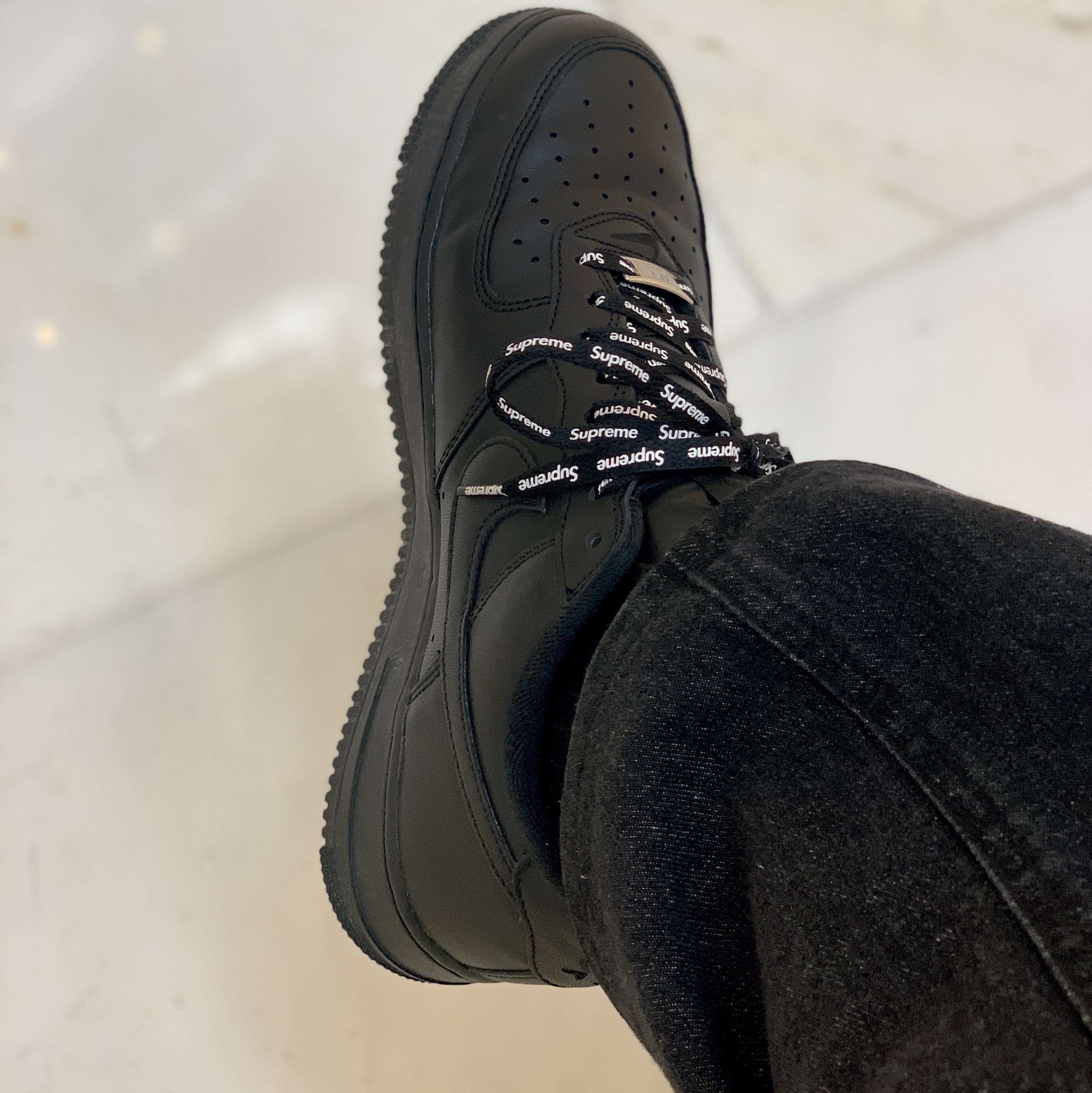 Nike x Supreme Air Force 1 Low Black 착용 스타일