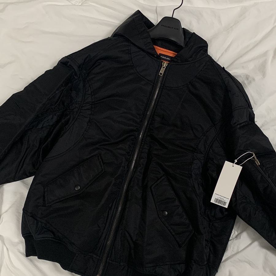 Project G/R Reworked Hooded Bomber Jacket Black 착용 스타일