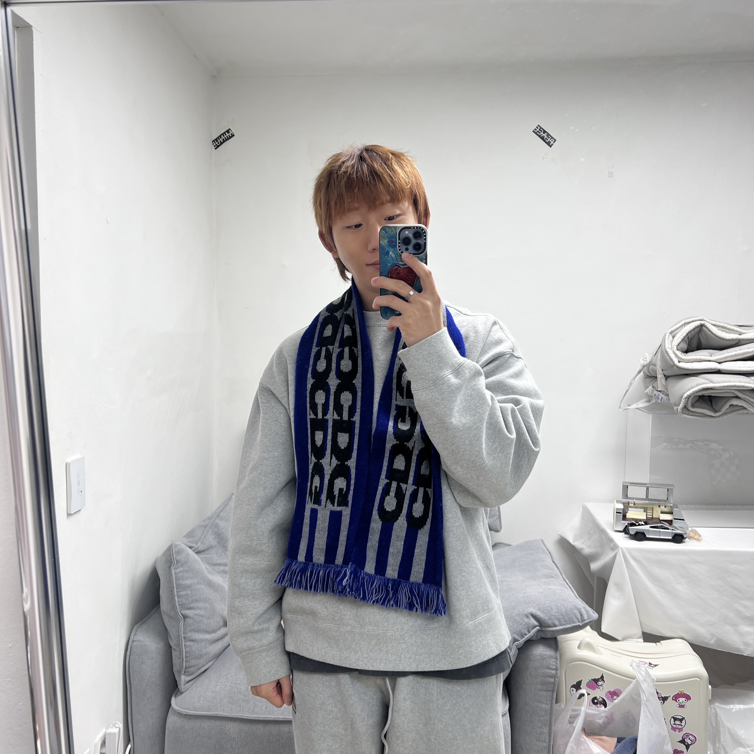 CDG Logo Check Muffler White Black, CDG Logo Check Muffler Blue 착용 스타일 - 3