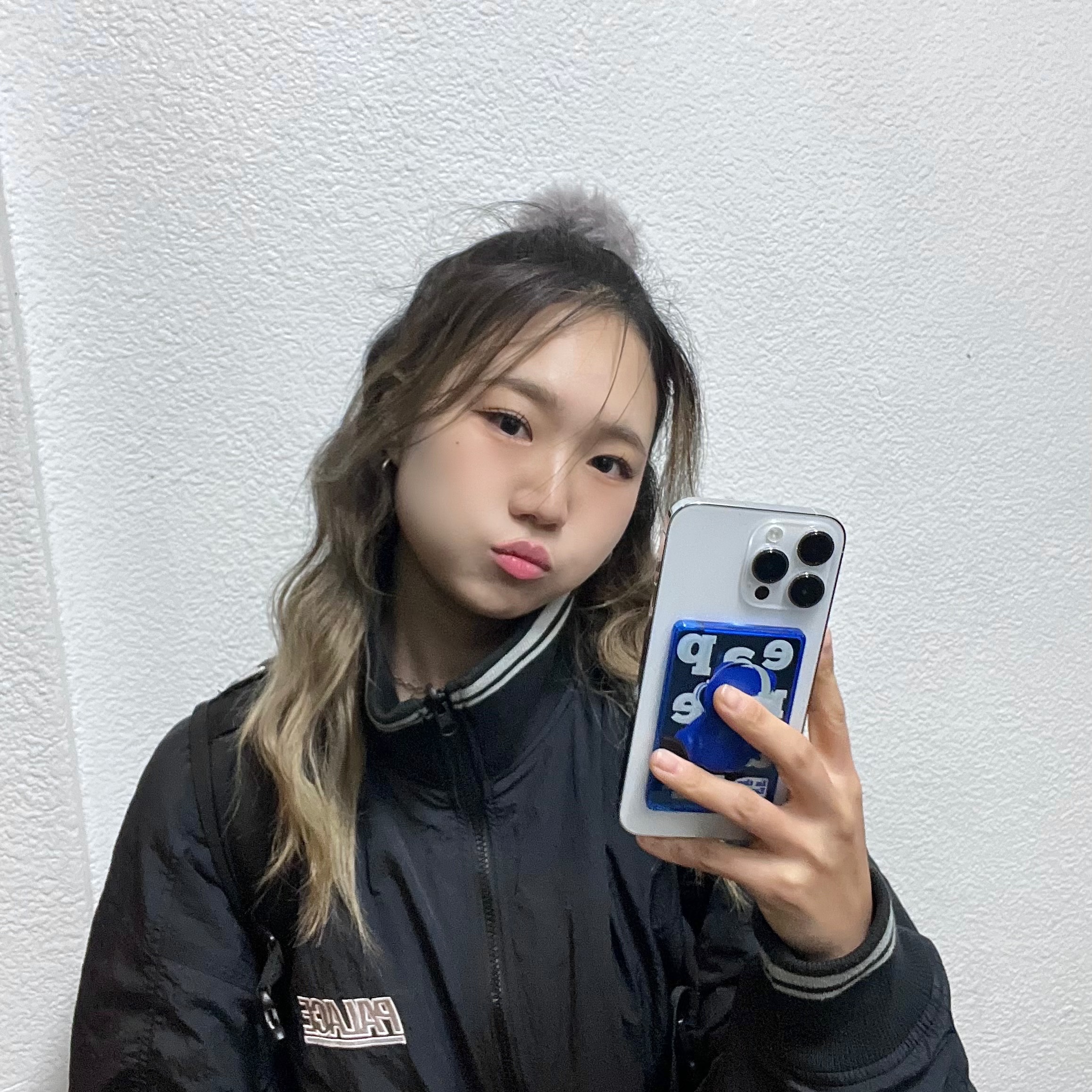 Palace Reversible Quilted Sports Bomber Black - 23SS, Palace Chain Script Jean Stone Wash - 23SS 착용 스타일 - 3