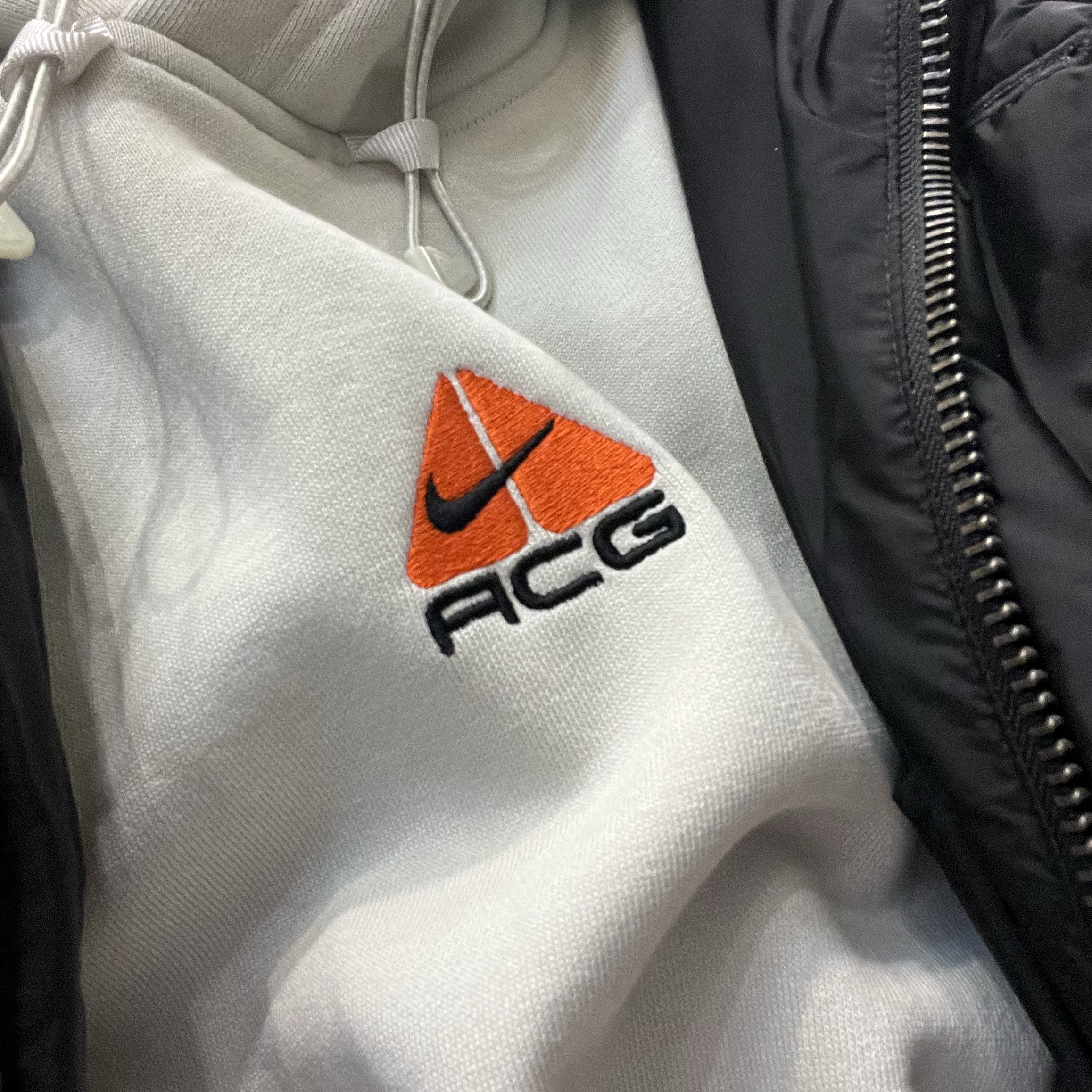 Nike ACG Therma-Fit Pullover Fleece Hoodie Light Bone - Asia 착용 스타일