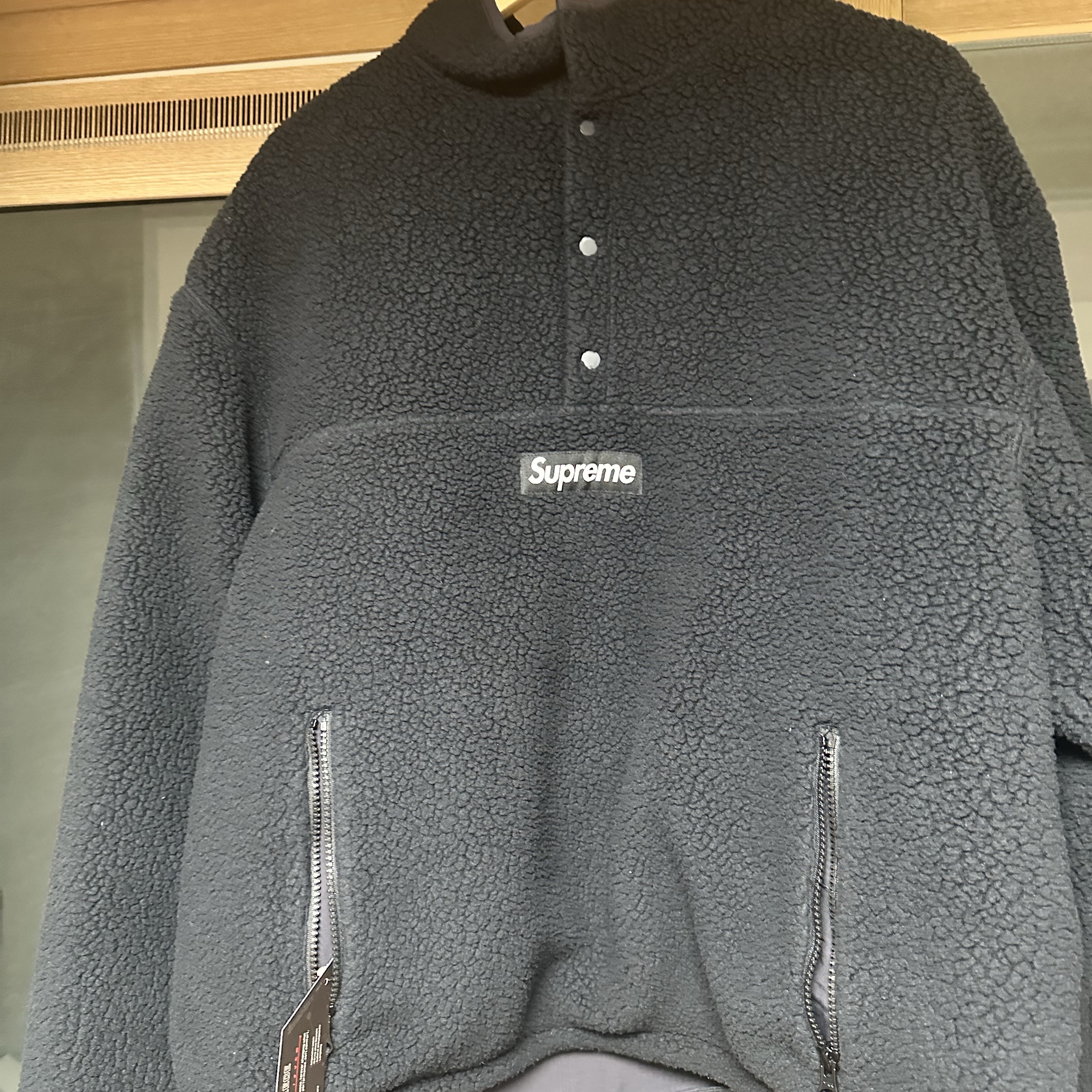 Supreme Polartec Shearling Reversible Pullover Black - 24FW 착용 스타일 - 1