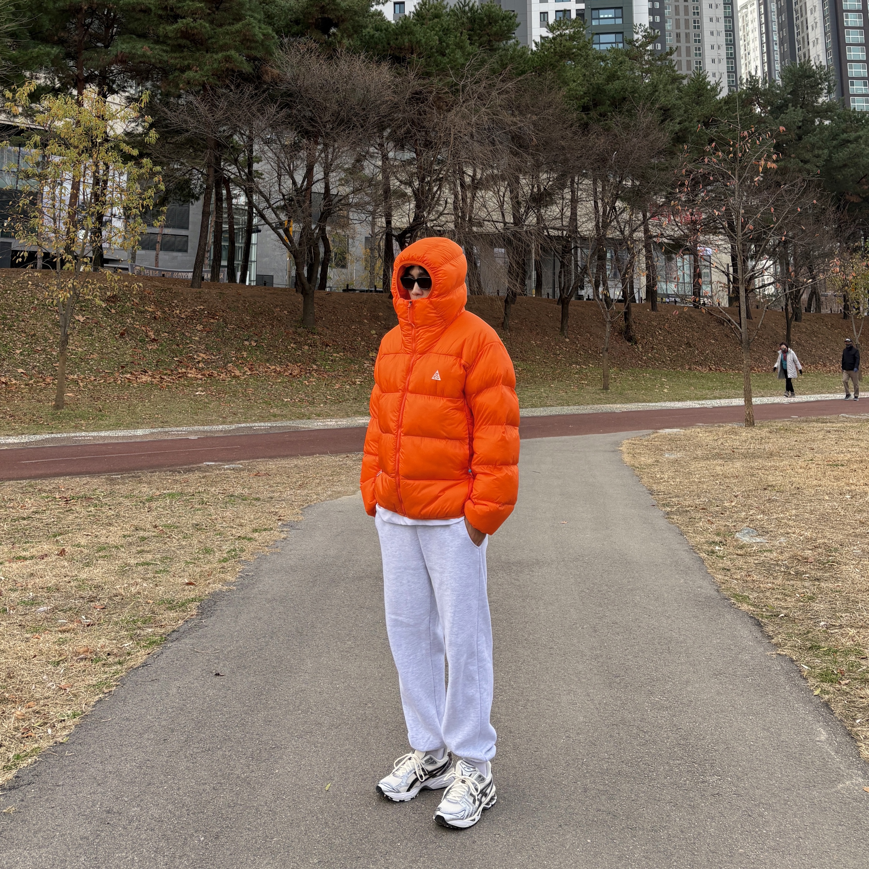 Nike ACG Therma-Fit ADV Lunar Lake Puffer Jacket Safety Orange - Asia, Asics Gel-Kayano 14 Cream Black 착용 스타일 - 2