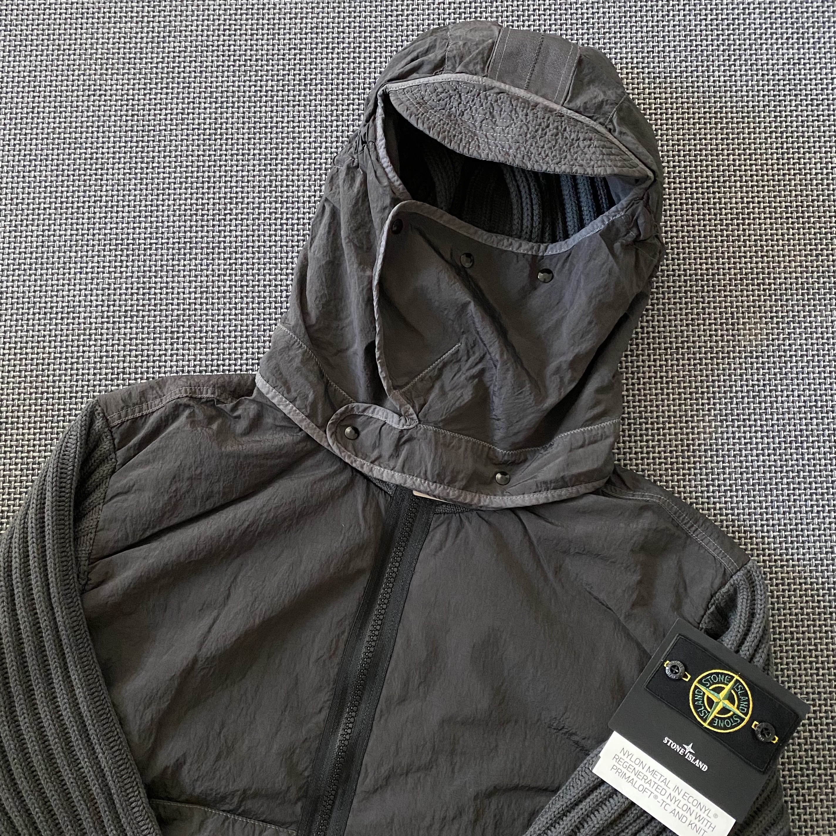 Stone Island 43934 Nylon Metal in Econyl Blouson with Anti Drop Lead Grey - 24FW 착용 스타일