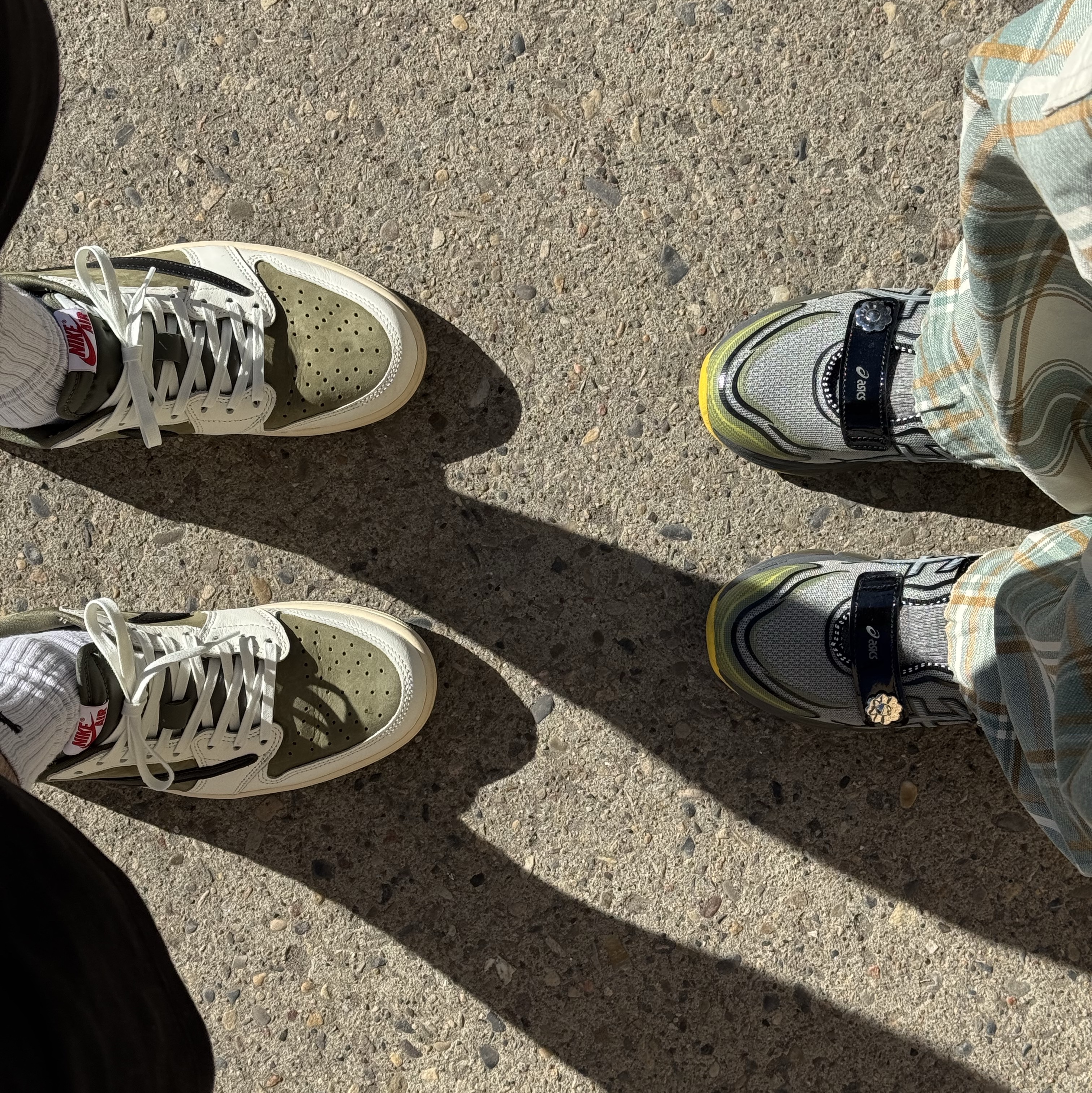 Jordan 1 x Travis Scott Retro Low OG SP Reverse Olive 착용 스타일