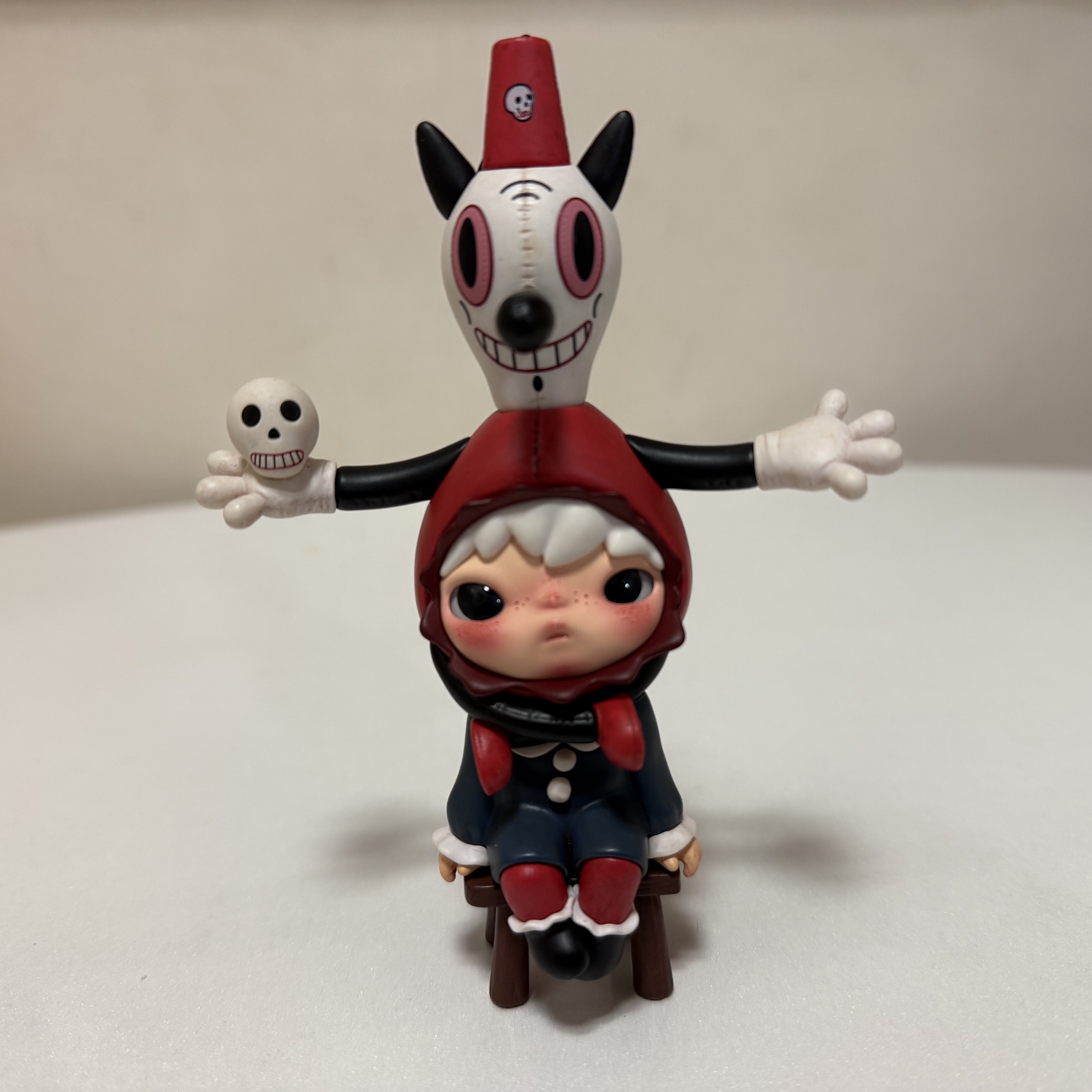 Pop Mart Hirono x Gary Baseman Blister 착용 스타일