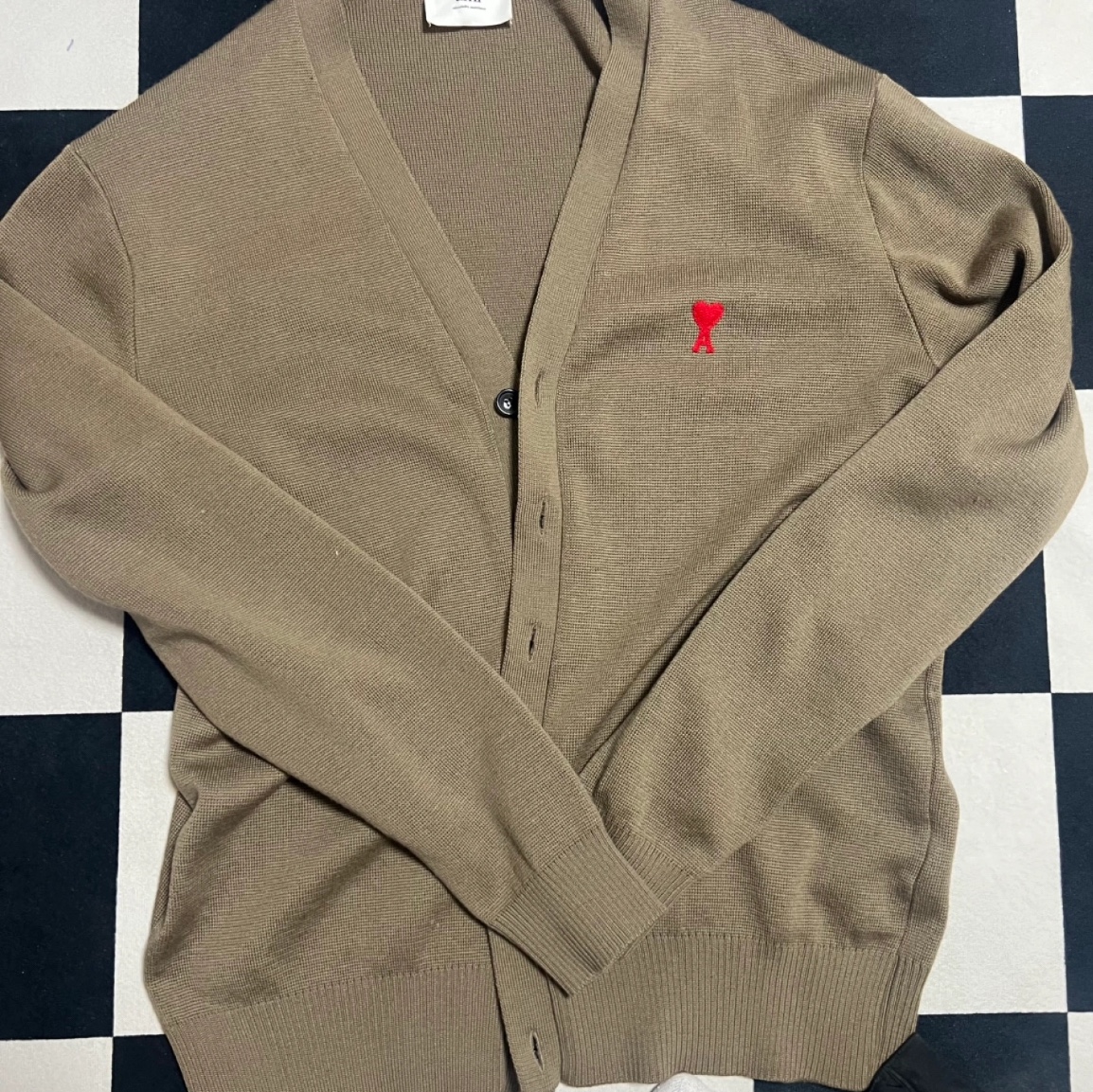 AMI de Coeur Wool Cardigan Taupe - 22SS 착용 스타일