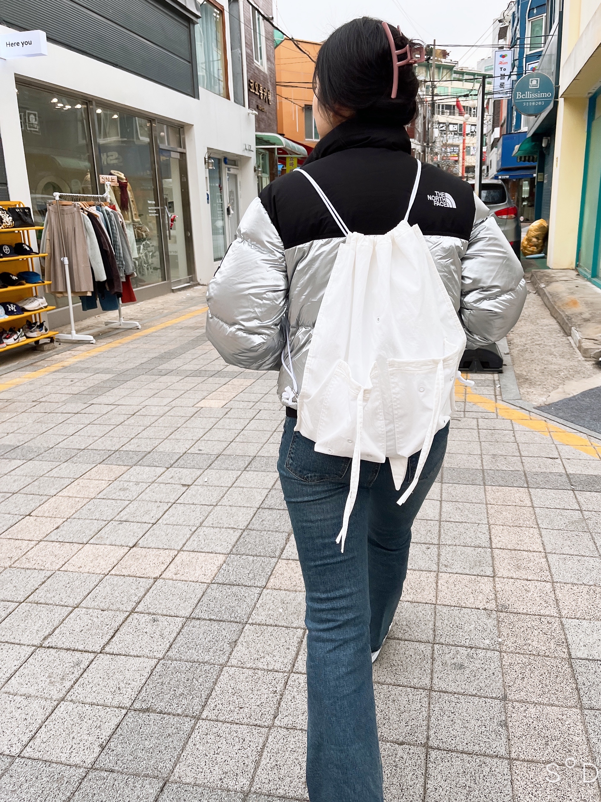NewJeans x Coller Rabbit String Bag Snow White, (W) The North Face White Label Novelty Nuptse Down Jacket SE Silver 착용 스타일