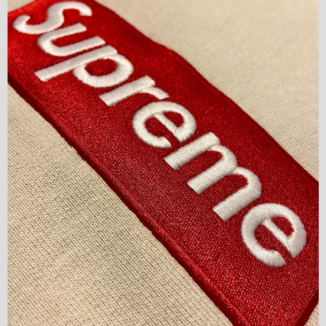 Supreme Box Logo Hooded Sweatshirt Stone - 24FW 착용 스타일 - 7