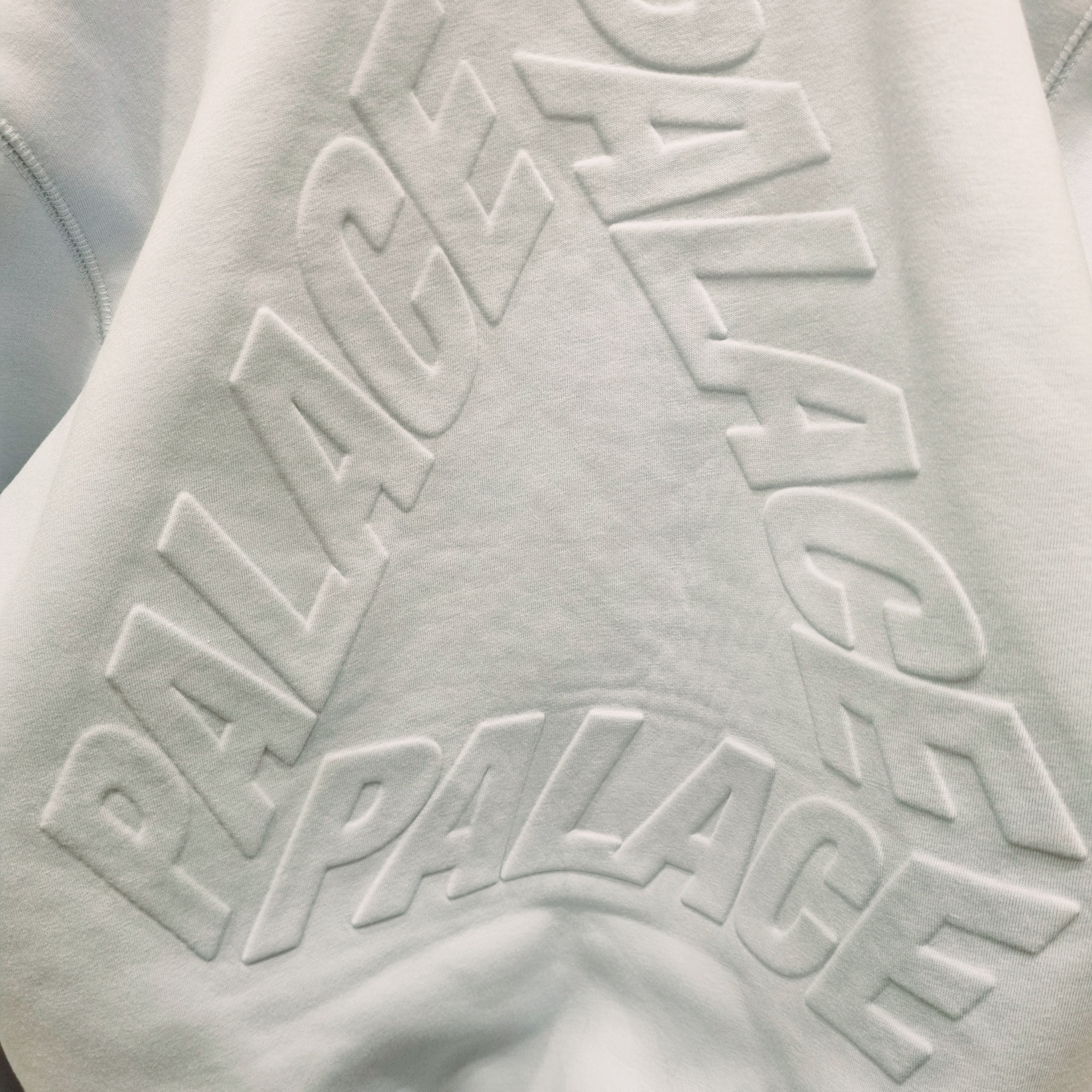 Palace Thermal Embossed P3 Zip Hood Faint Blue - 24FW 착용 스타일 - 2