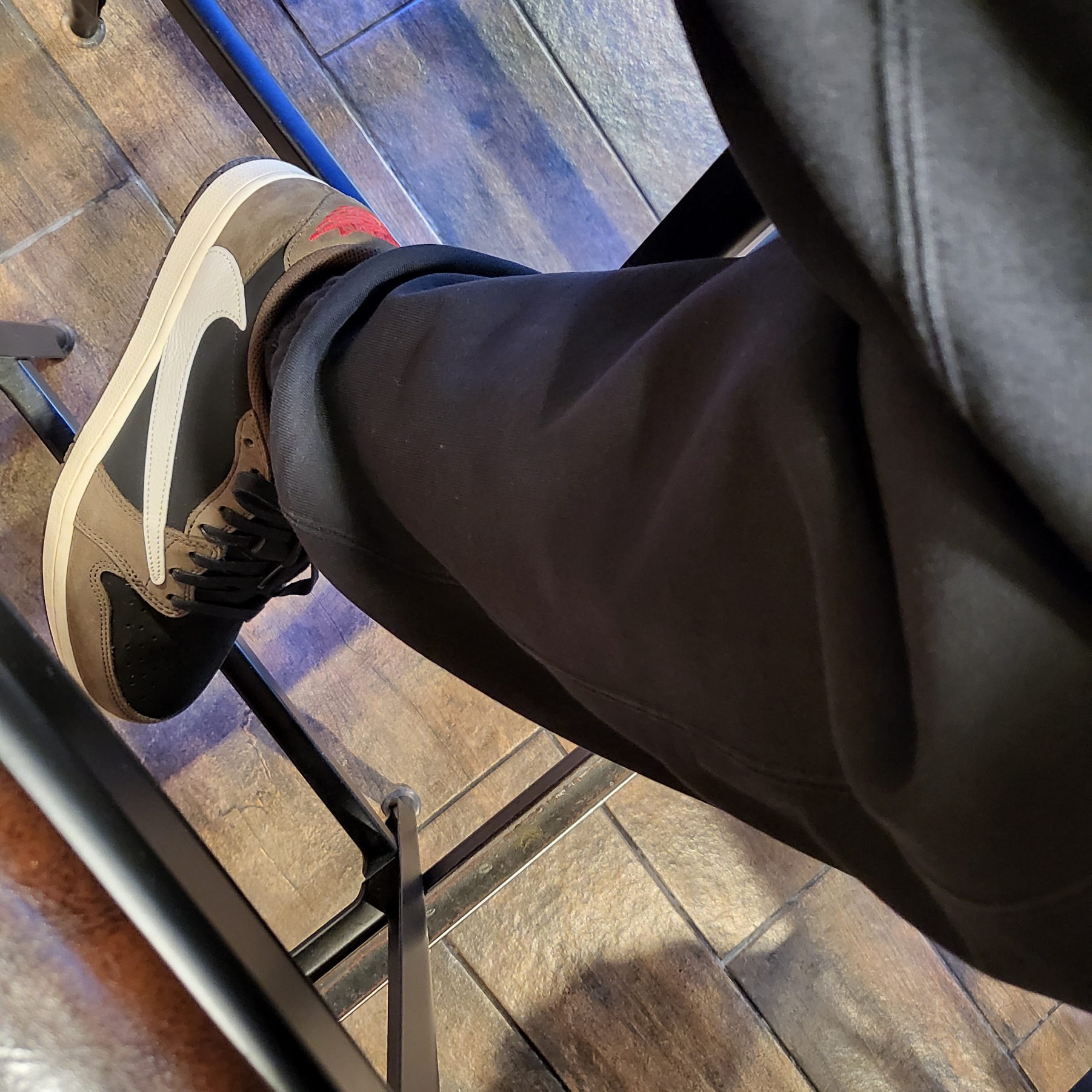 Nike x Stussy Everyday Plus Cushioned Crew Socks Black (3 Pack), Jordan 1 x Travis Scott Retro Low OG SP Mocha 착용 스타일