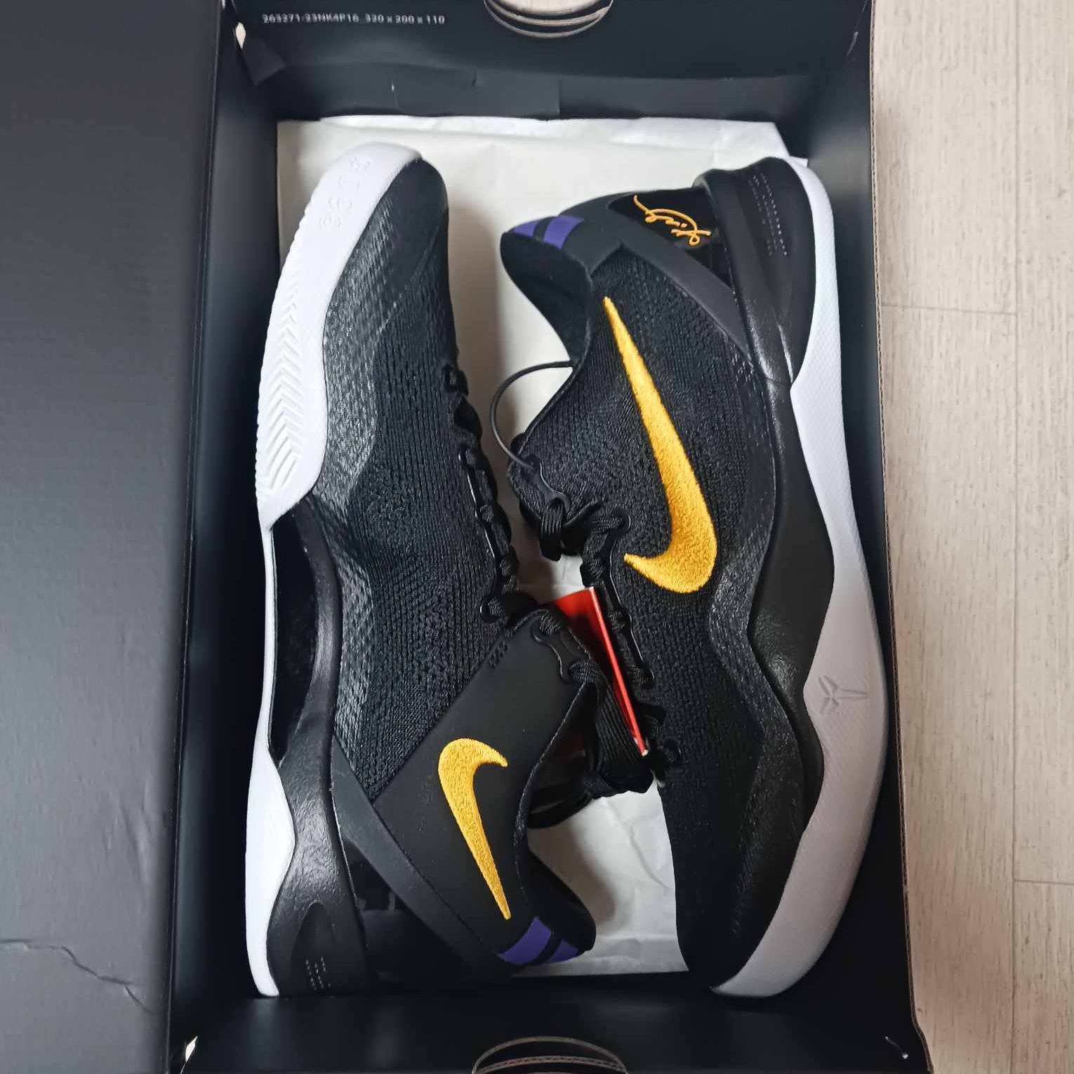 Nike Kobe 8 Protro Black and University Gold 착용 스타일 - 1