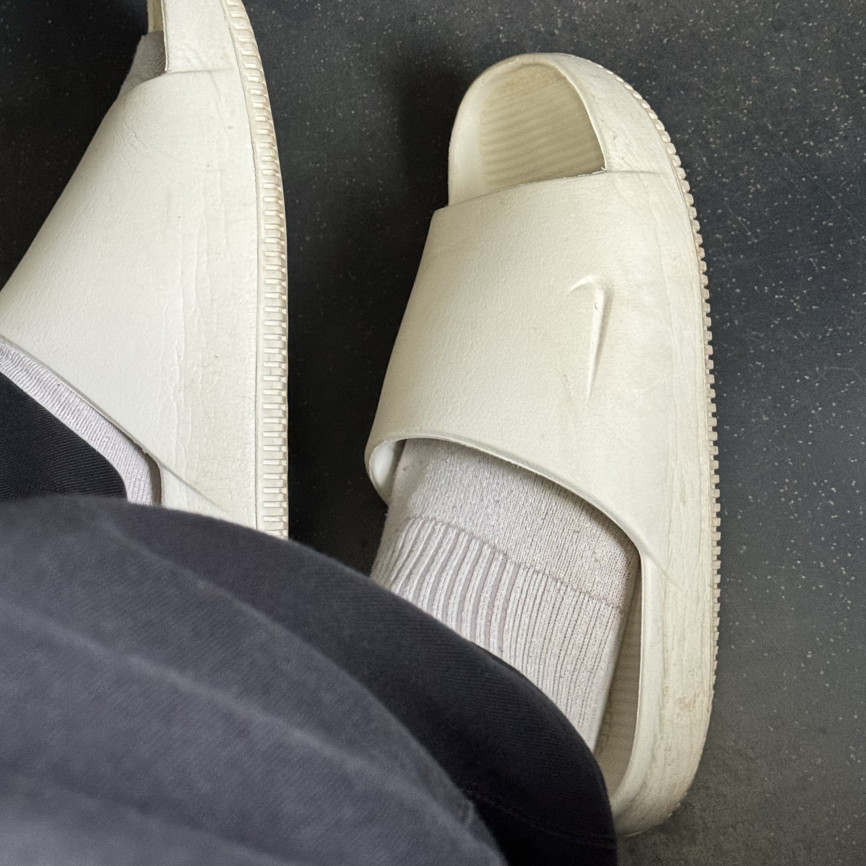 Nike Calm Slide Sail 착용 스타일