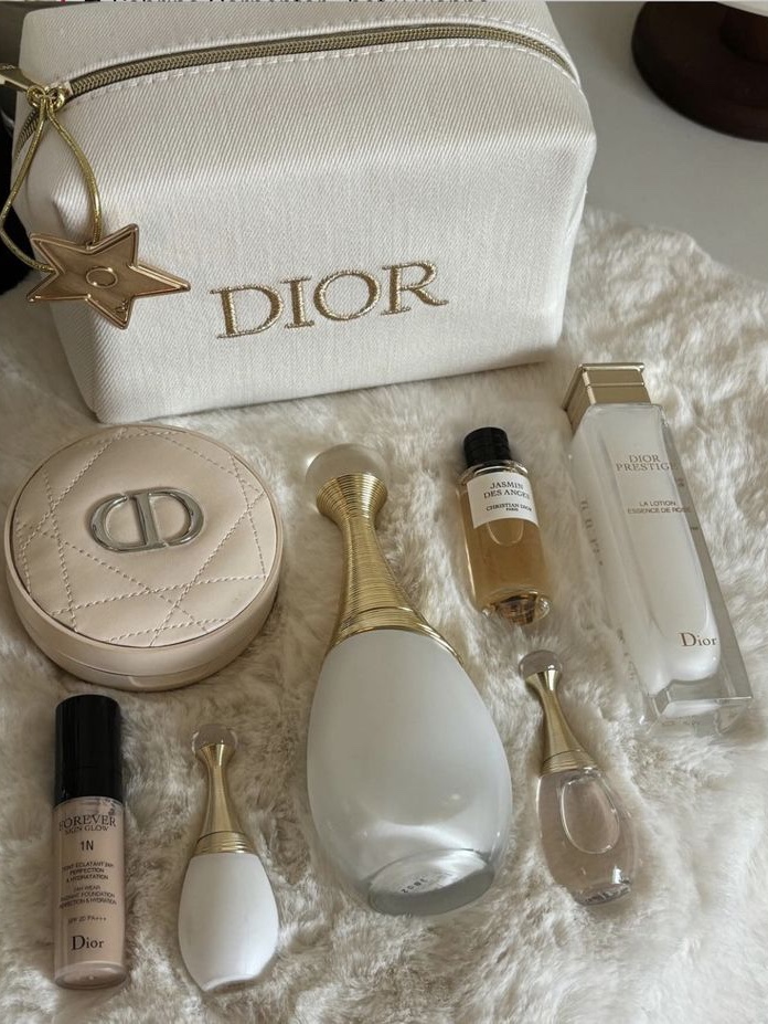 Dior J’adore D’eau Eau De Parfum 50ml, Dior Jasmin Des Anges Eau De Parfum 40ml 착용 스타일
