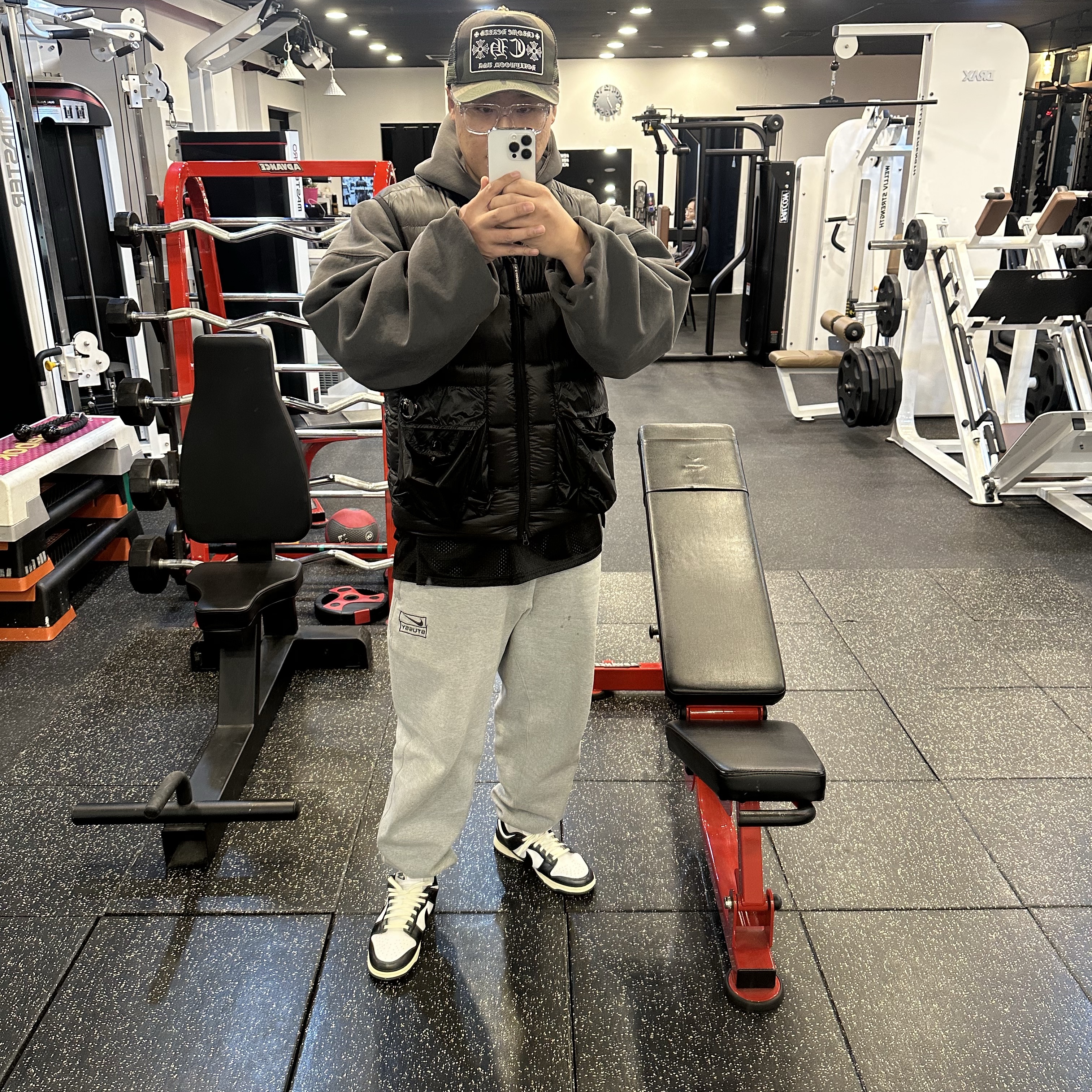 C.P. Company D.D. Shell Down Vest Black - 23FW, Chrome Hearts CH Hollywood Trucker Hat Black 착용 스타일