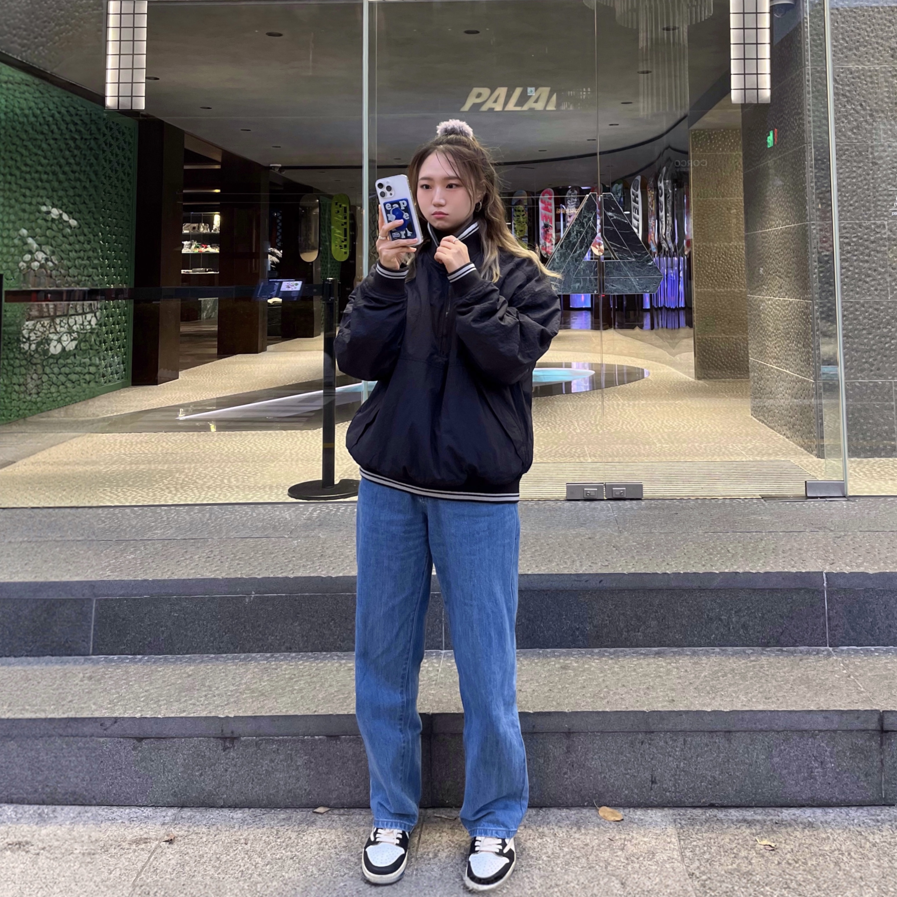 Palace Reversible Quilted Sports Bomber Black - 23SS, Palace Chain Script Jean Stone Wash - 23SS 착용 스타일 - 2