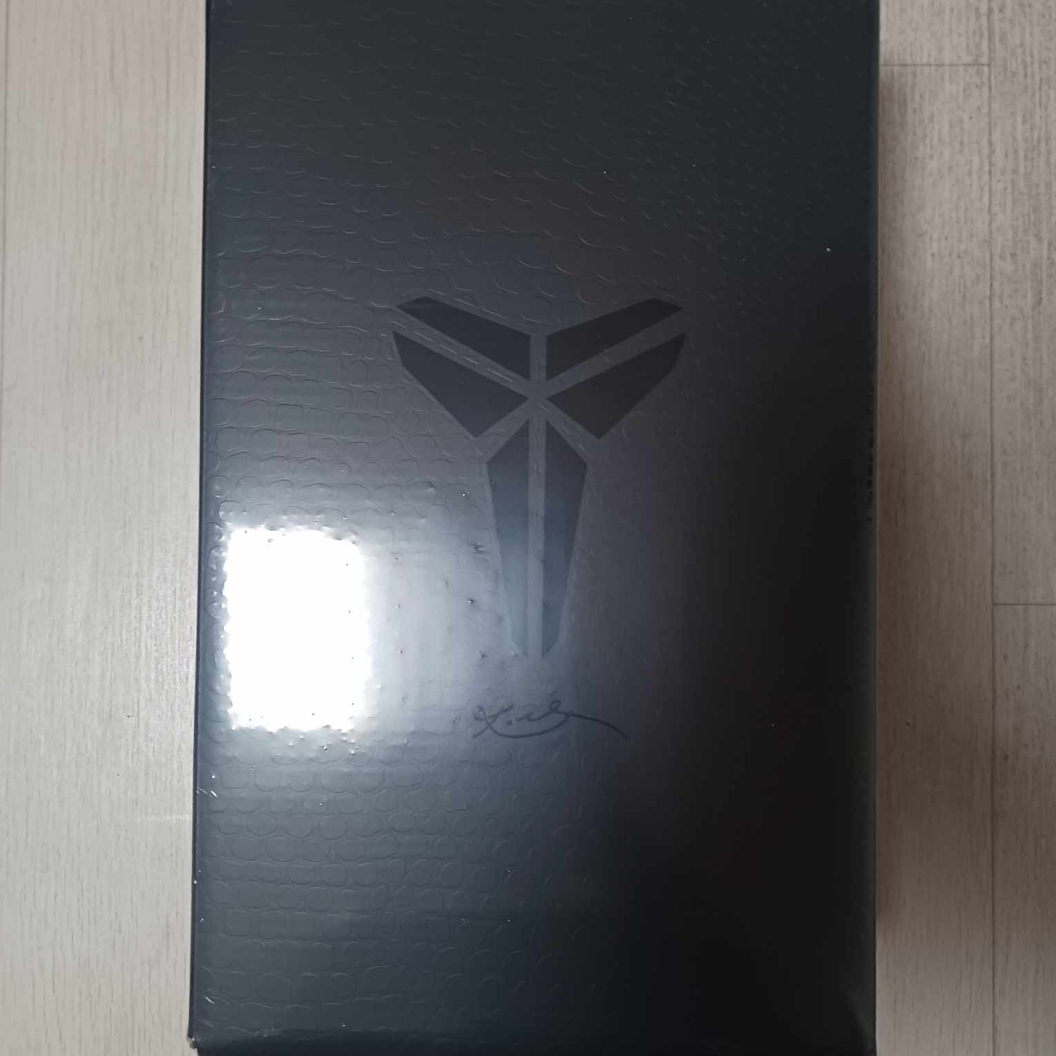 Nike Kobe 8 Protro Black and University Gold 착용 스타일 - 2