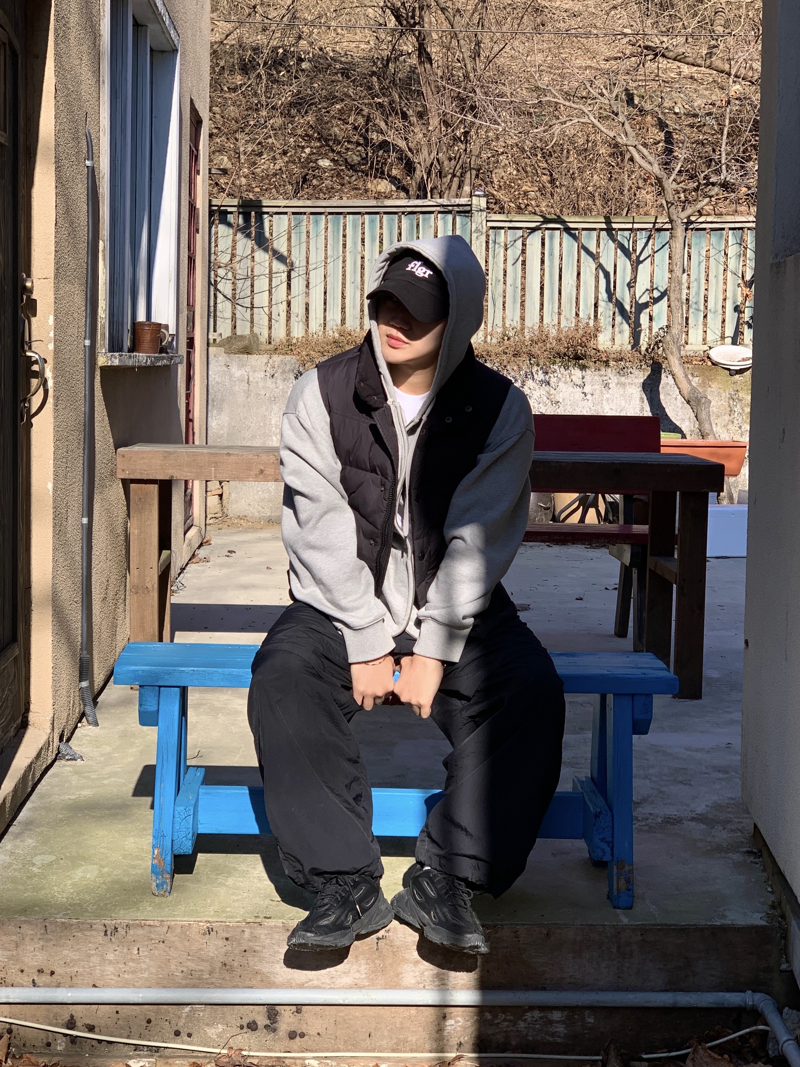 Adidas Ozweego Core Black 착용 스타일 - 3