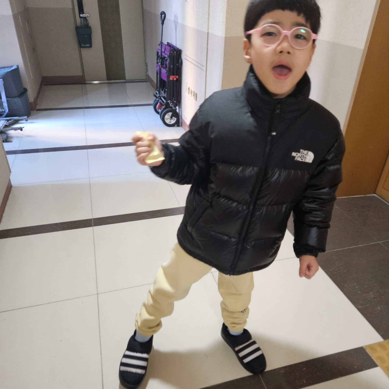 Jordan x Travis Scott Jumpman Jack TR Black and Dark Mocha, Supreme x Martine Rose Velour Track Jacket Brown - 24FW 착용 스타일 - 3