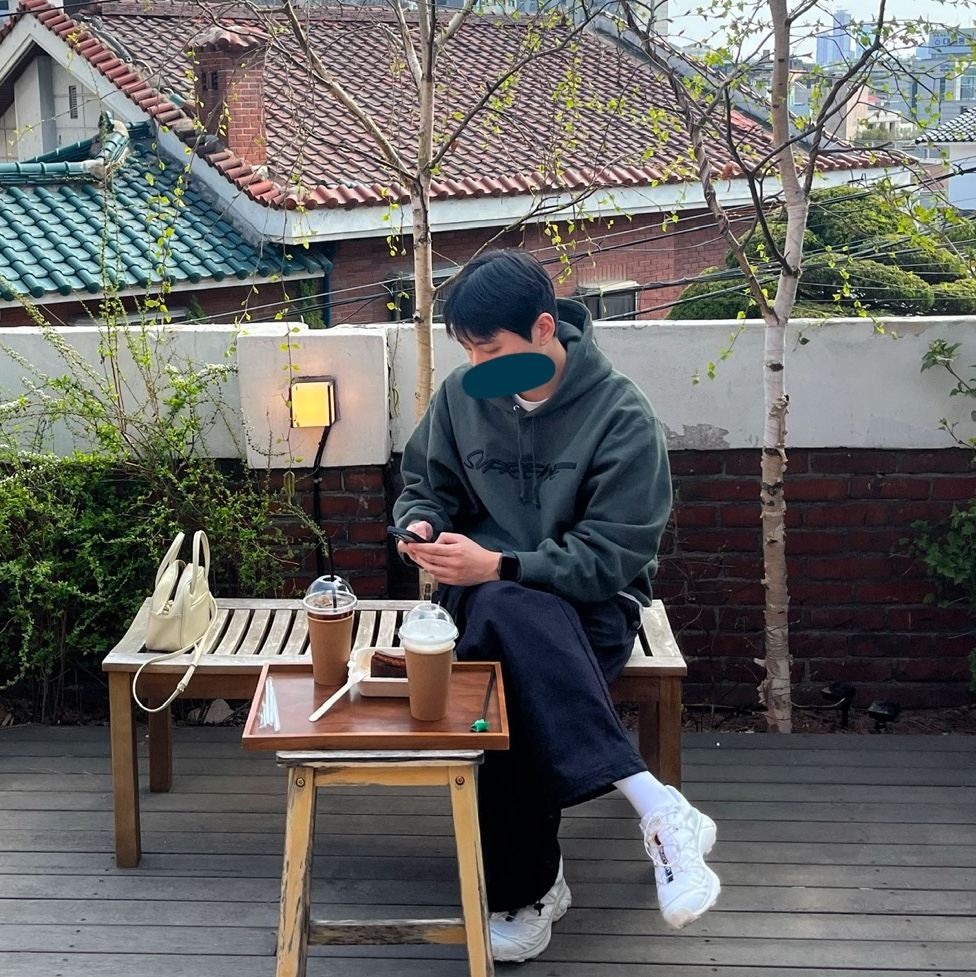 Supreme Futura Hooded Sweatshirt Dark Olive - 24SS, Salomon XT-6 ADV White 착용 스타일
