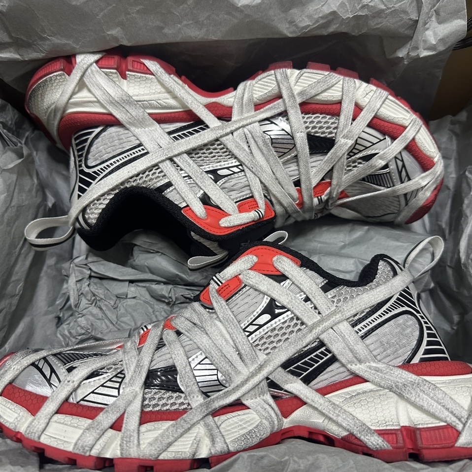 Balenciaga 3XL Extreme Lace Sneakers Orange Beige 착용 스타일
