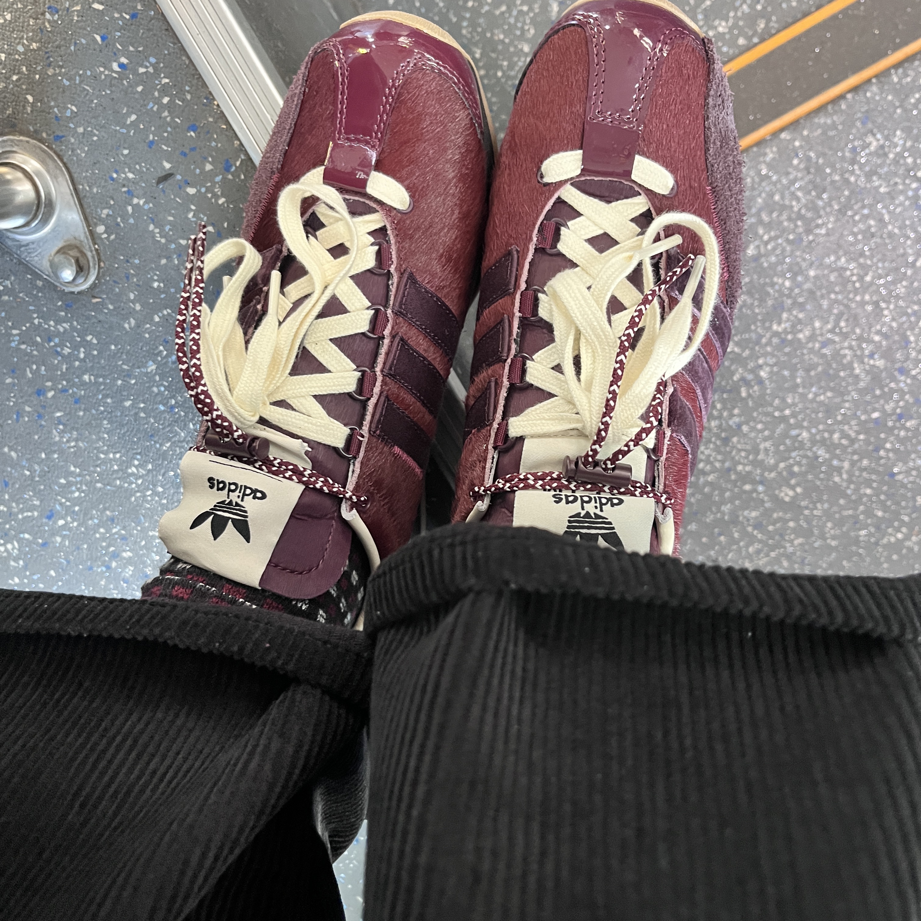 Adidas x Song for the Mute Country OG Maroon Core Black 착용 스타일