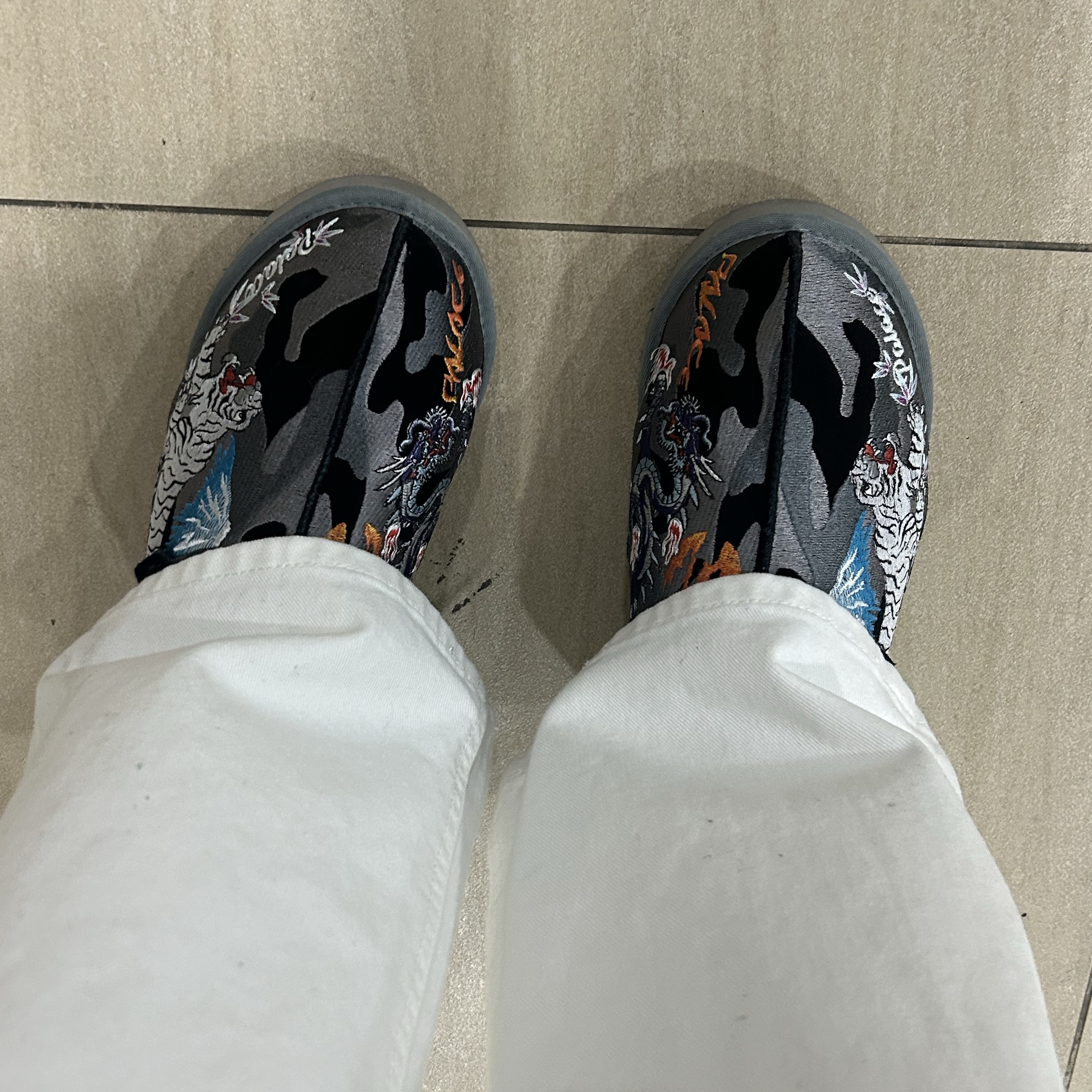 UGG x Palace Tasman Slipper Black Camo 착용 스타일