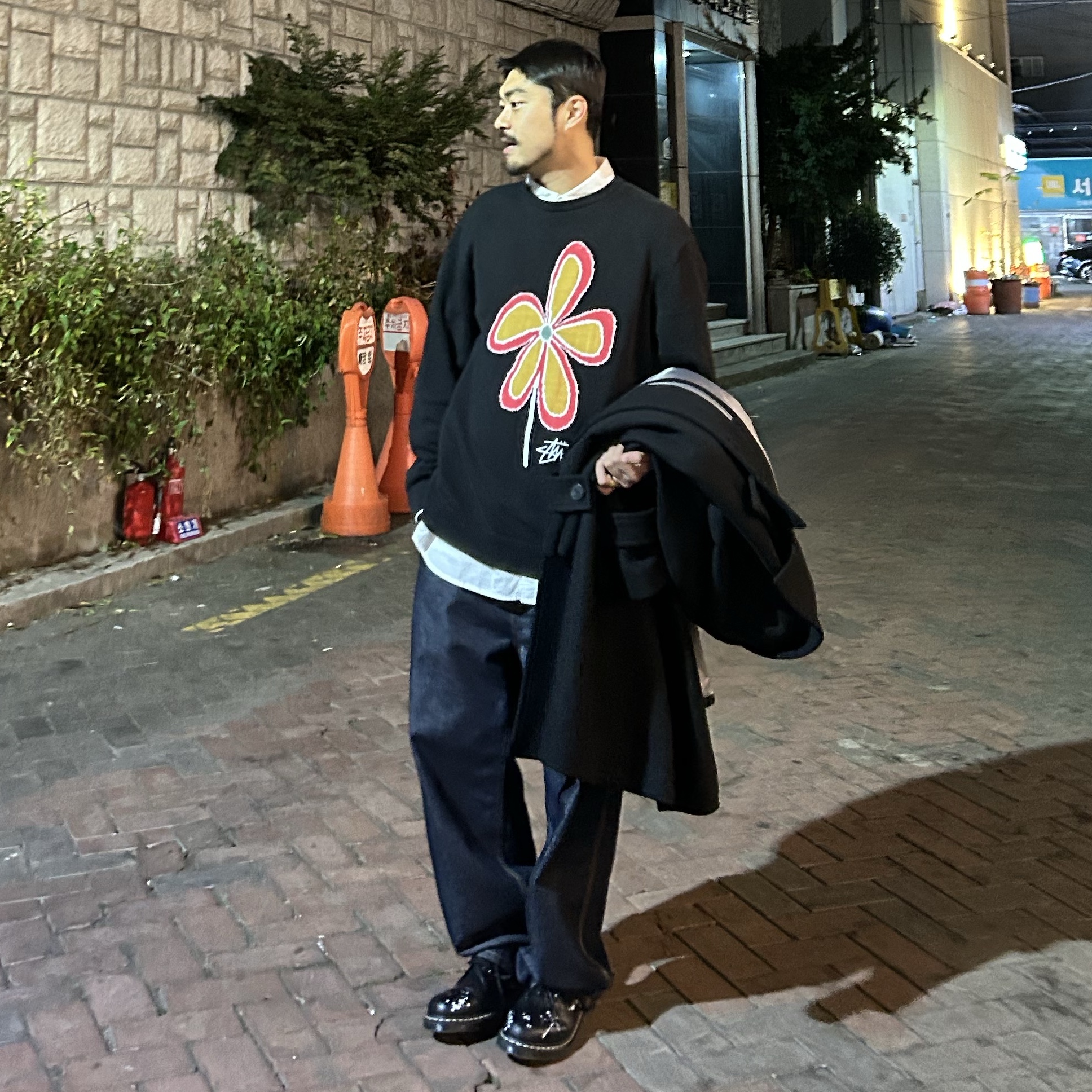Undermycar Legion.02 Balmacaan Oversized Wool Coat Black 착용 스타일