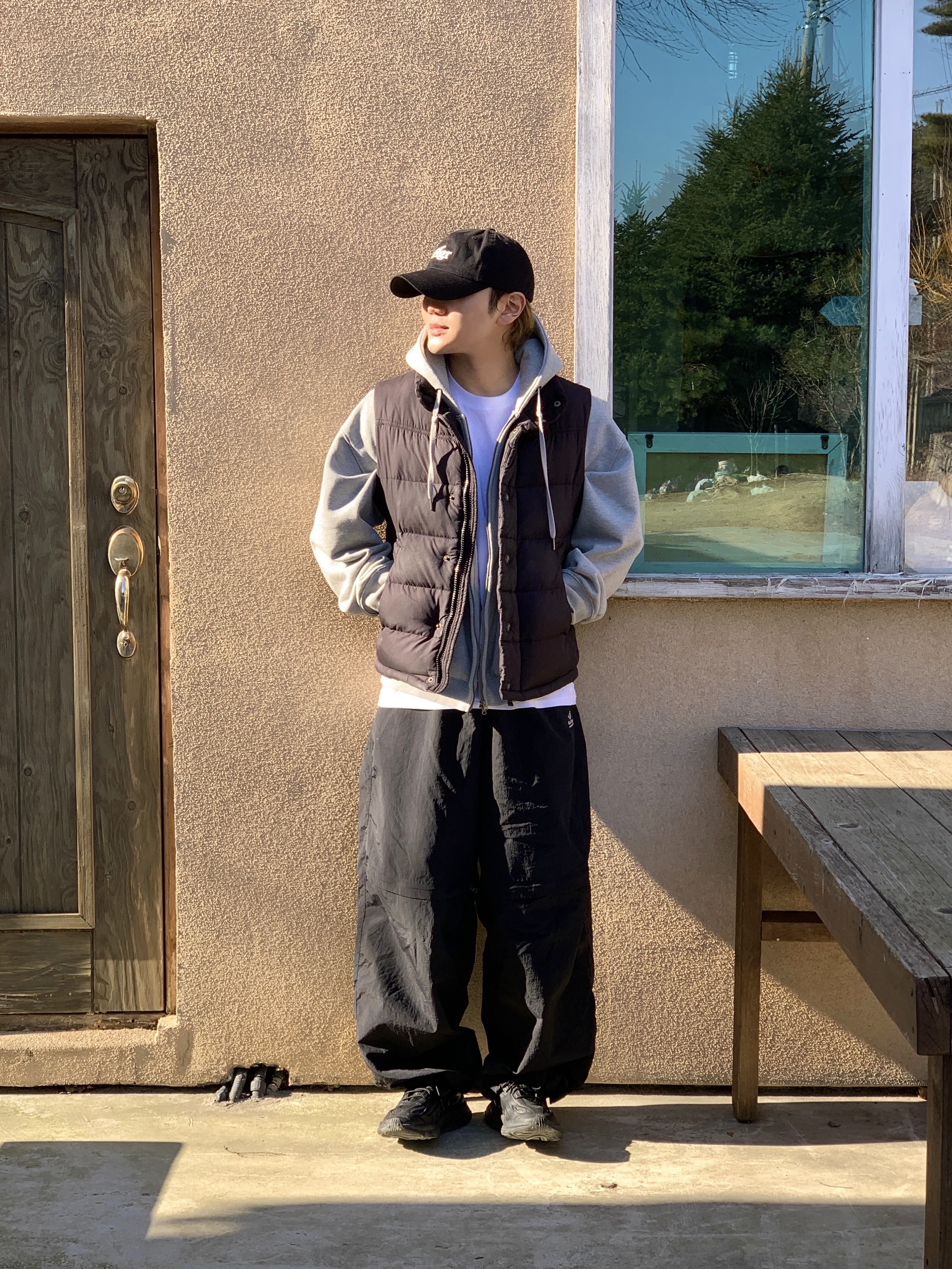 Adidas Ozweego Core Black 착용 스타일 - 1