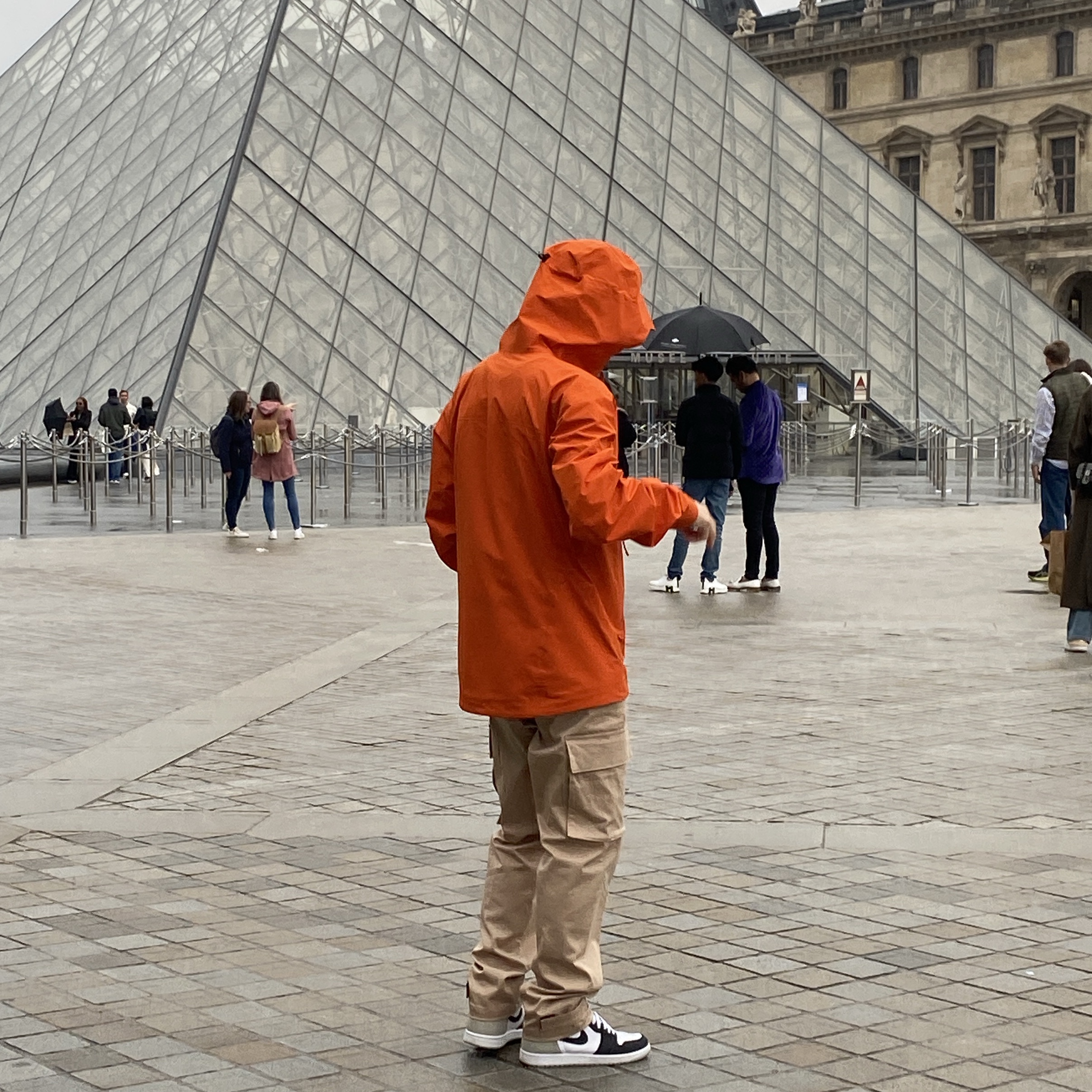 Arc'teryx Beta LT Jacket Phenom, Jordan 1 Retro High OG Bleached Coral 착용 스타일 - 2