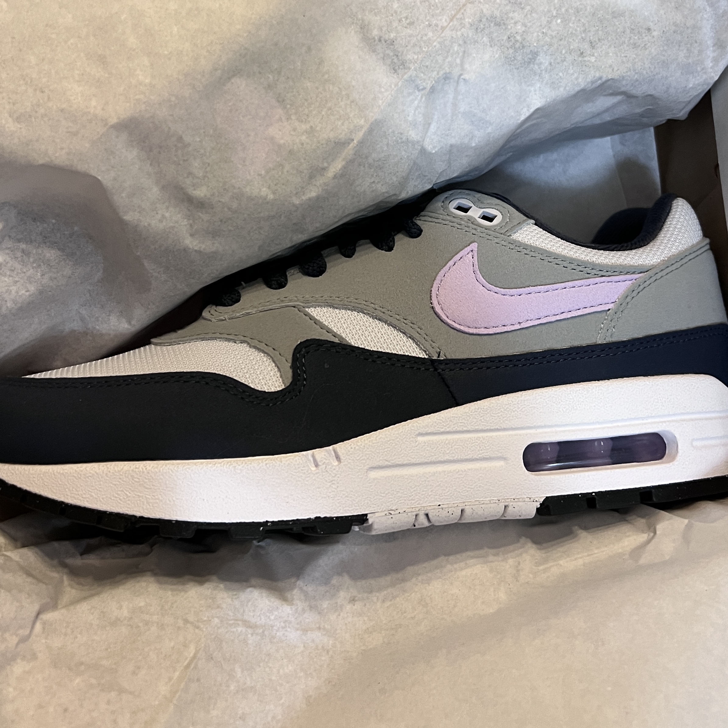 Nike Air Max 1 Football Grey Lilac Bloom 착용 스타일