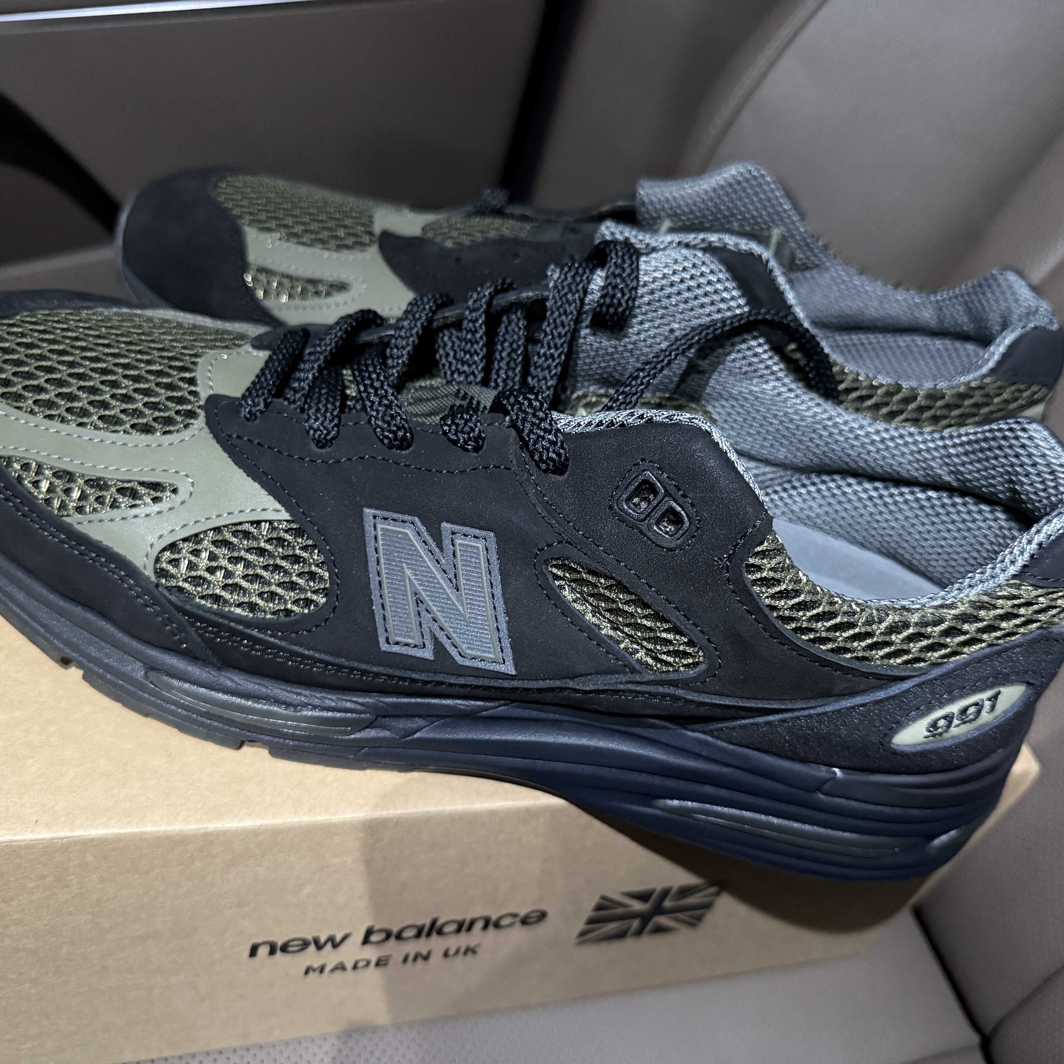 New Balance x Stone Island 991v2 Made in UK Black Olive Night 착용 스타일 - 1