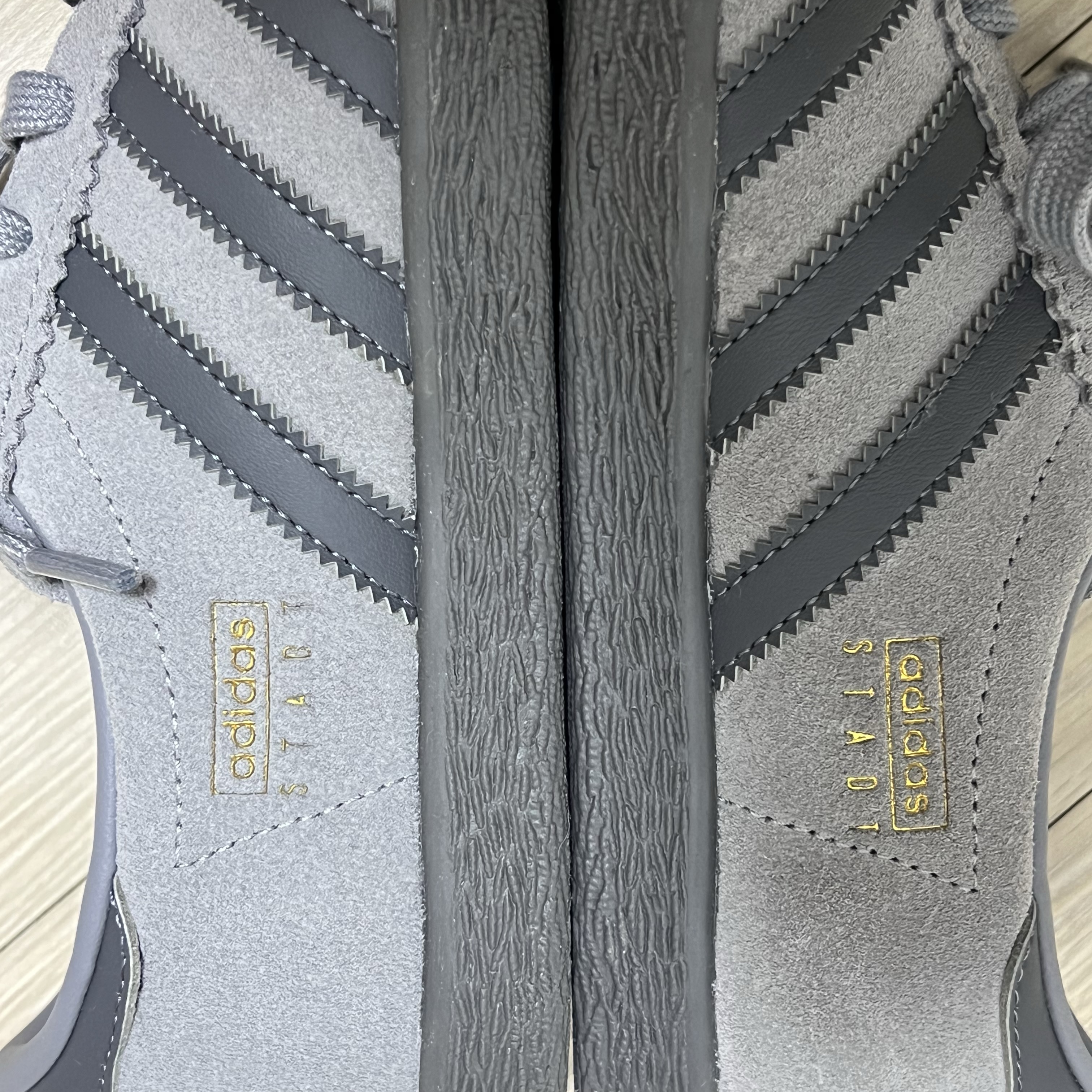 Adidas Stadt Grey Three Grey Five 착용 스타일 - 5