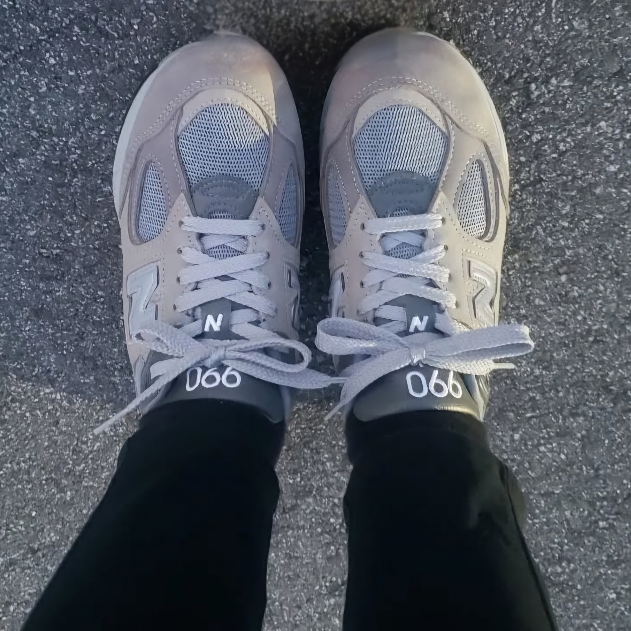 New Balance 990v2 Made in USA Grey 착용 스타일